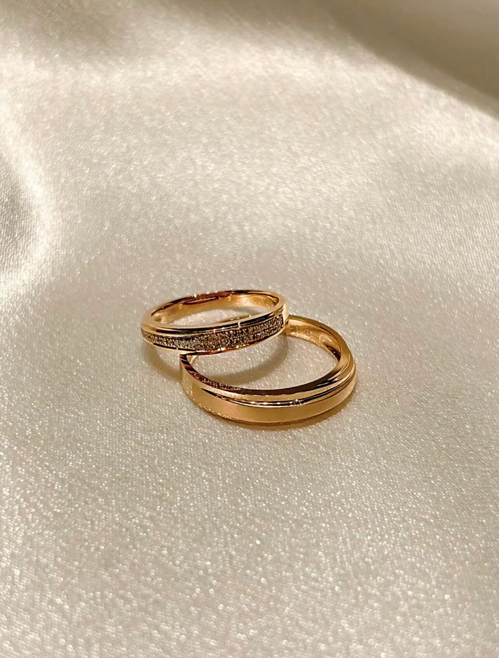 莱绅通灵"我们" 莱绅通灵"我们"系列对戒💍 👩女戒:满钻镶嵌,由一