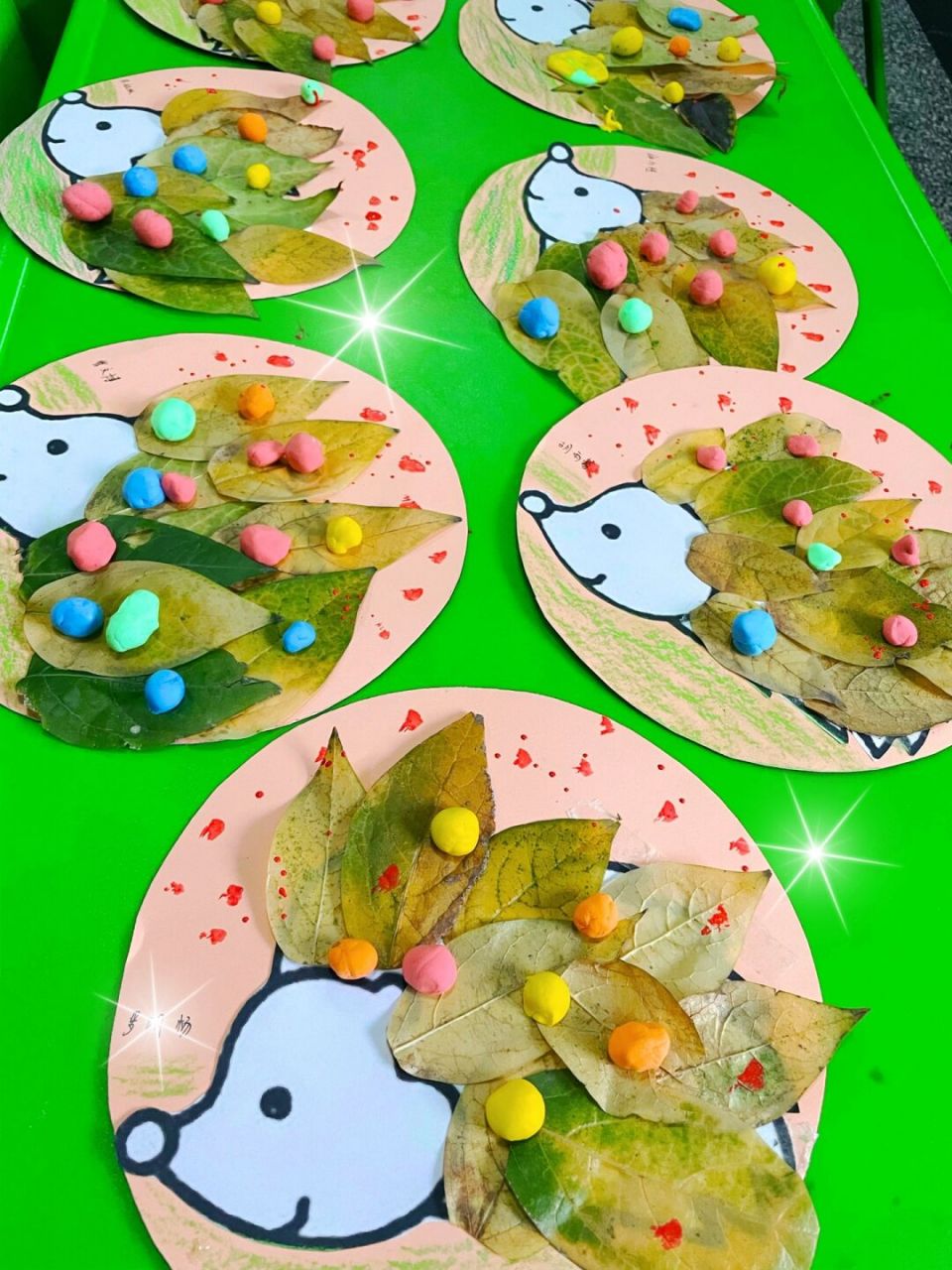 幼儿园小班创意美术教案 今日份教案分享:《小刺猬摘果子》,原创教案