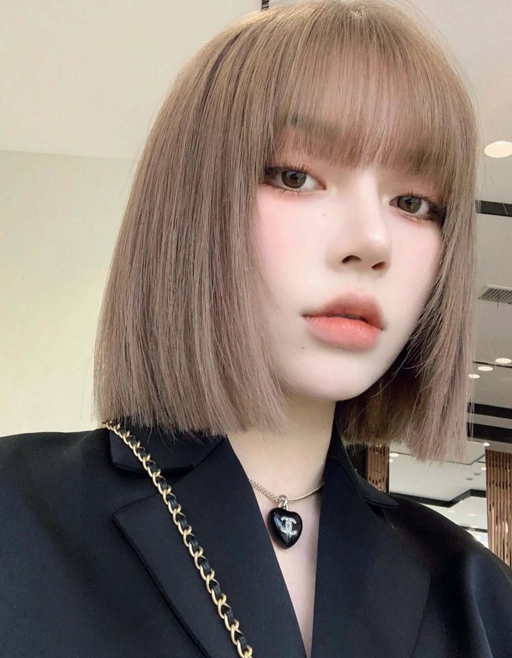 lisa同款发型 太a了 齐肩短发 不挑肤色显白绝美的雾感奶茶灰色～染过