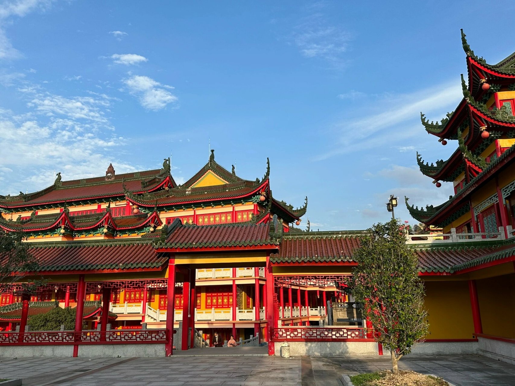 上虞秀峰寺 绍兴市区开过去大概一小时二十分钟,据说建造好几年了.