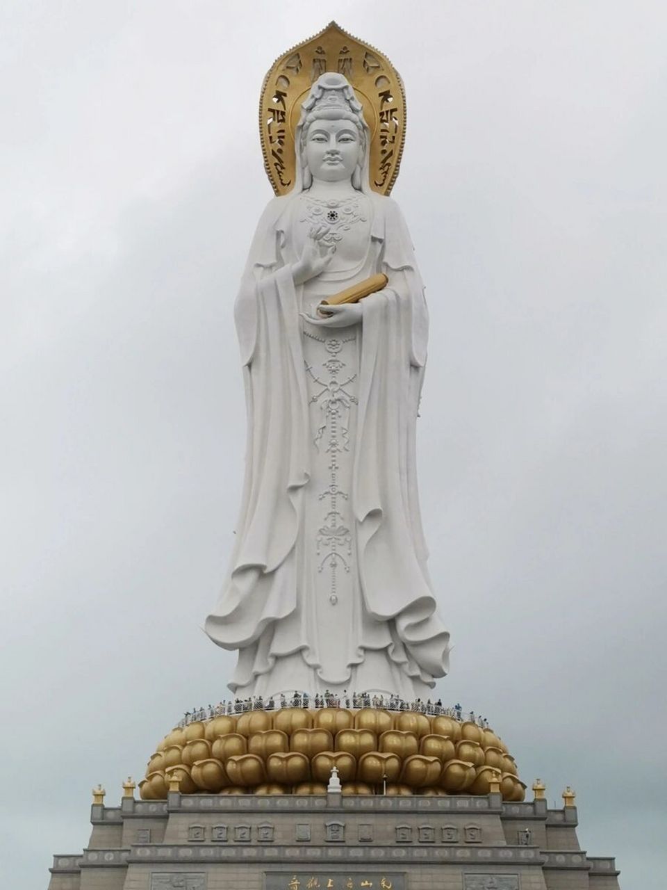 三亚南山寺三面观音 图片来源于网络,自己用photoshop.