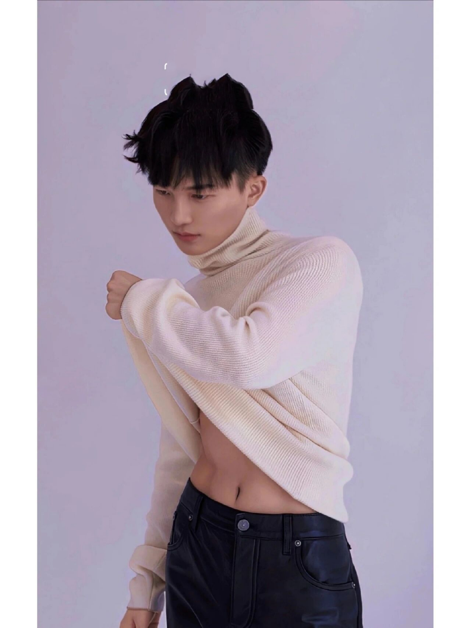 啊啊啊深崽崽滴腹肌啊9898(啊啊,周深拿着天蓝色的剪刀来剪我啦)