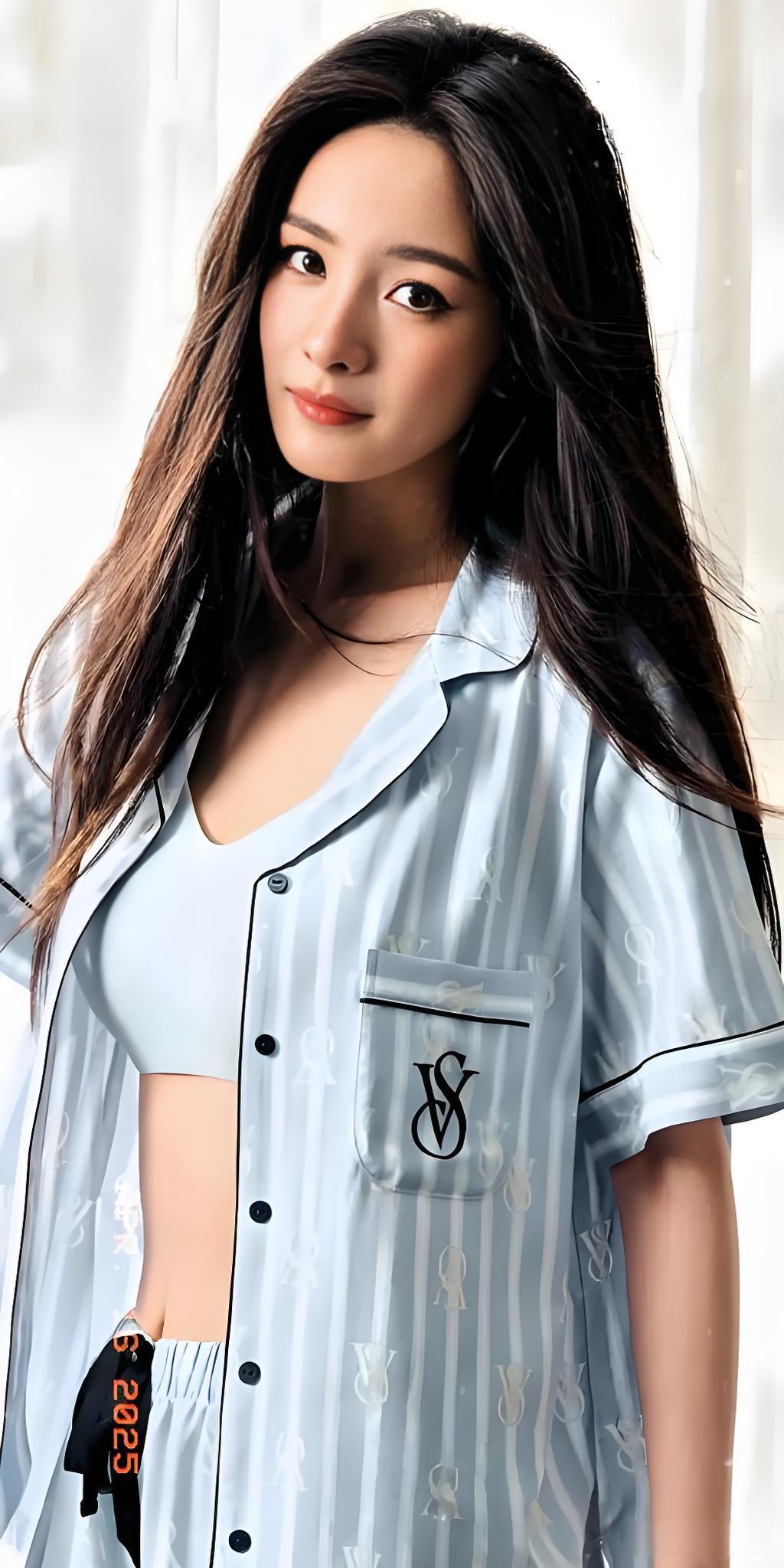 她不愧是机场带货女王,总能把基础款穿出高级感