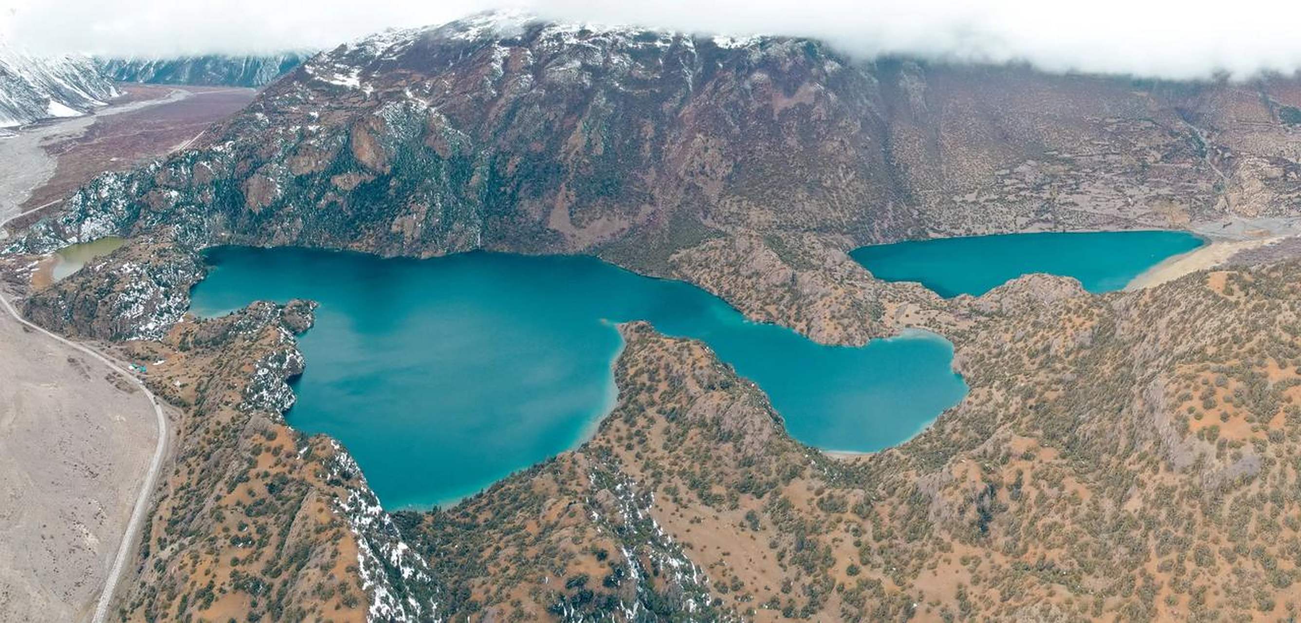 三色湖 - 西藏边坝县  传闻有缘人可以看见黄色,蓝色,黑色三种颜色