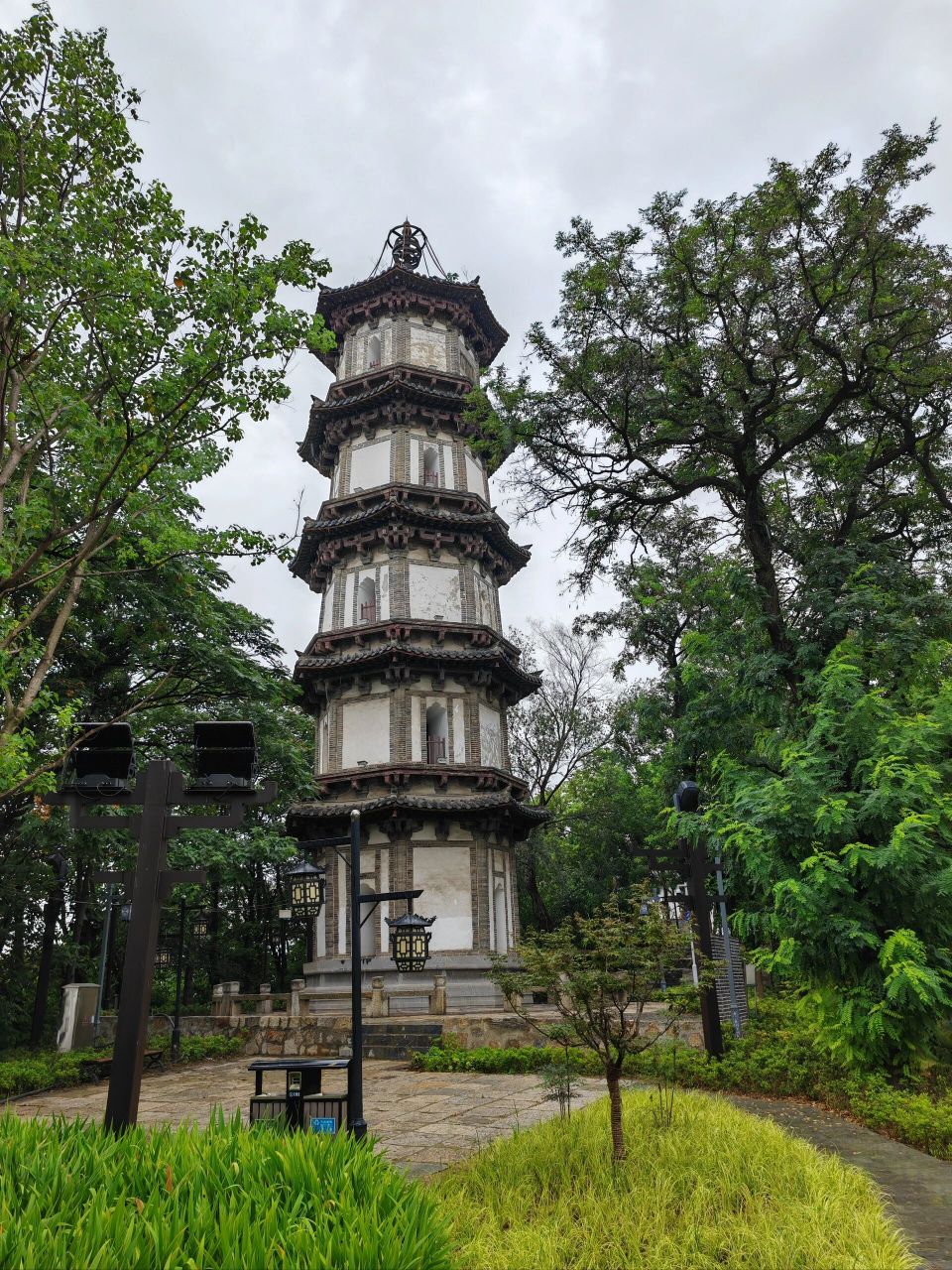 当涂黄山塔 广福寺黄山塔位于安徽省马鞍山市当涂县城北小黄山山巅.