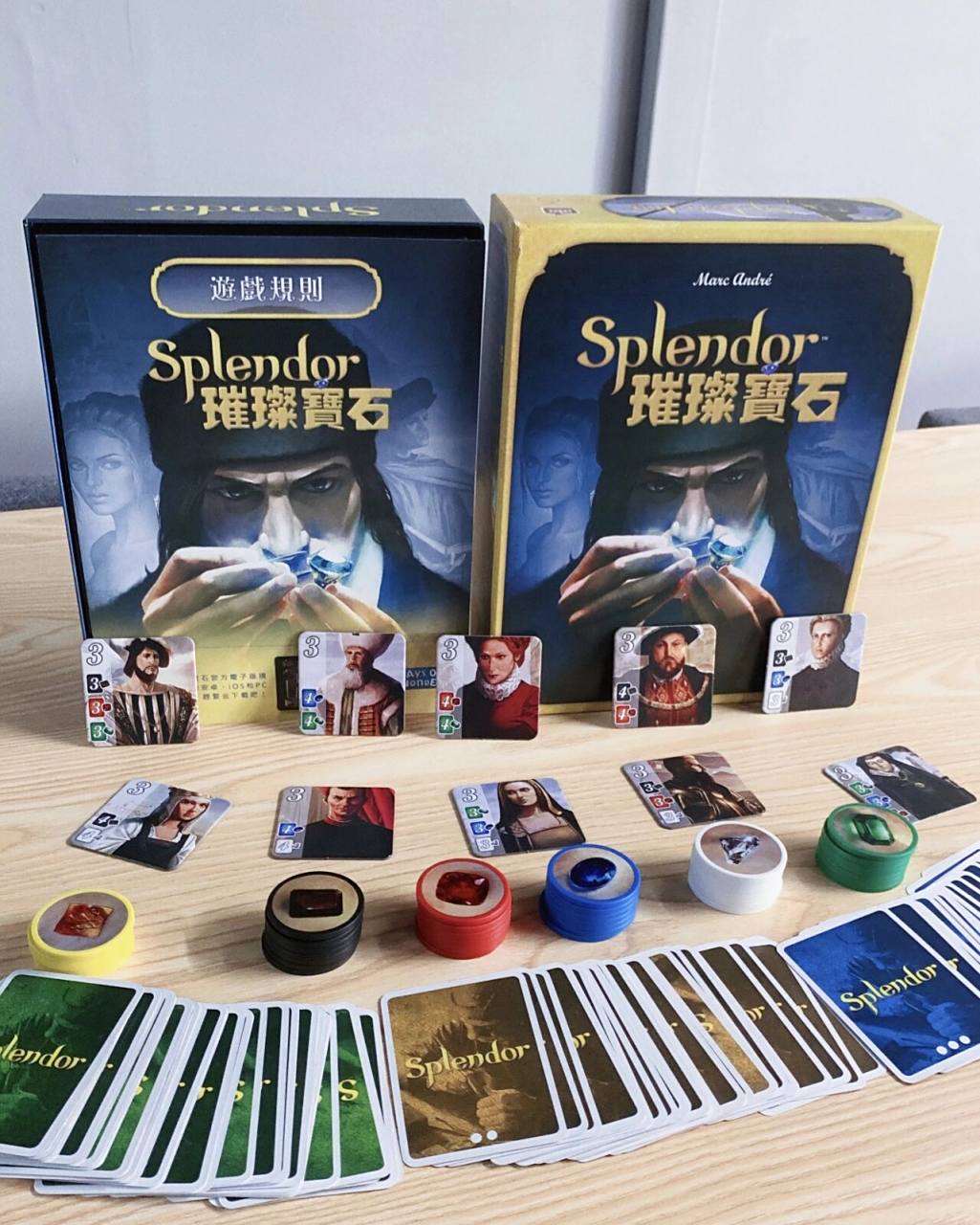 30min 《璀璨宝石》是一款非常经典的入门级桌游,它的规则也十分简单