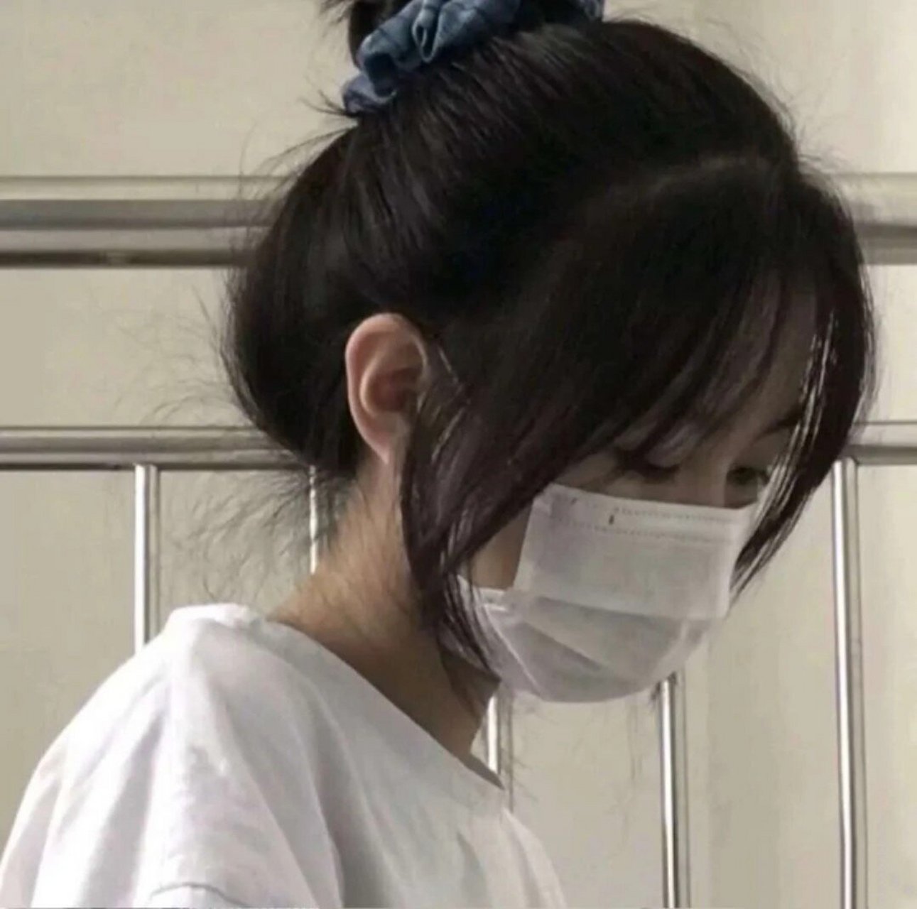 戴口罩的女生头像