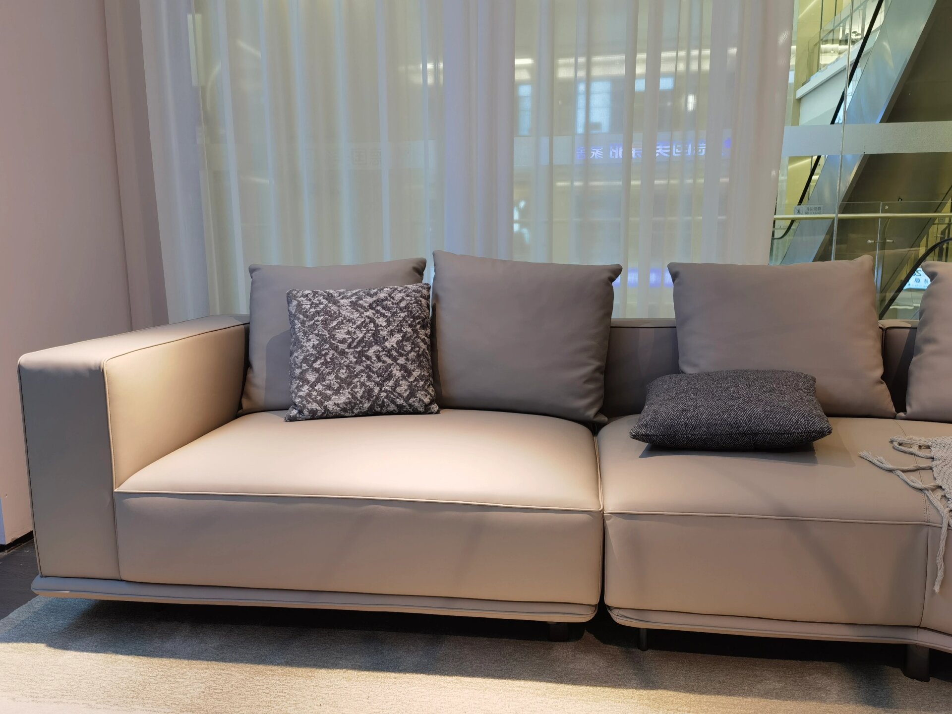 欧宝米缇 真皮沙发,店铺展厅实拍