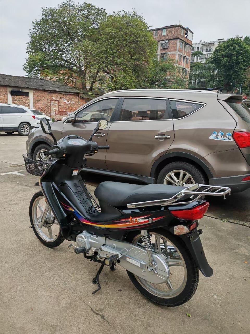 豪爵喜运110cc 车容八～九成新 机器包好,车况优良 有意私聊!