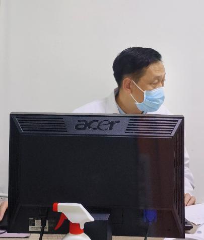 门诊里有一个姓张的女士,洗澡时发现下面长了个硬疙瘩,一开始她没太