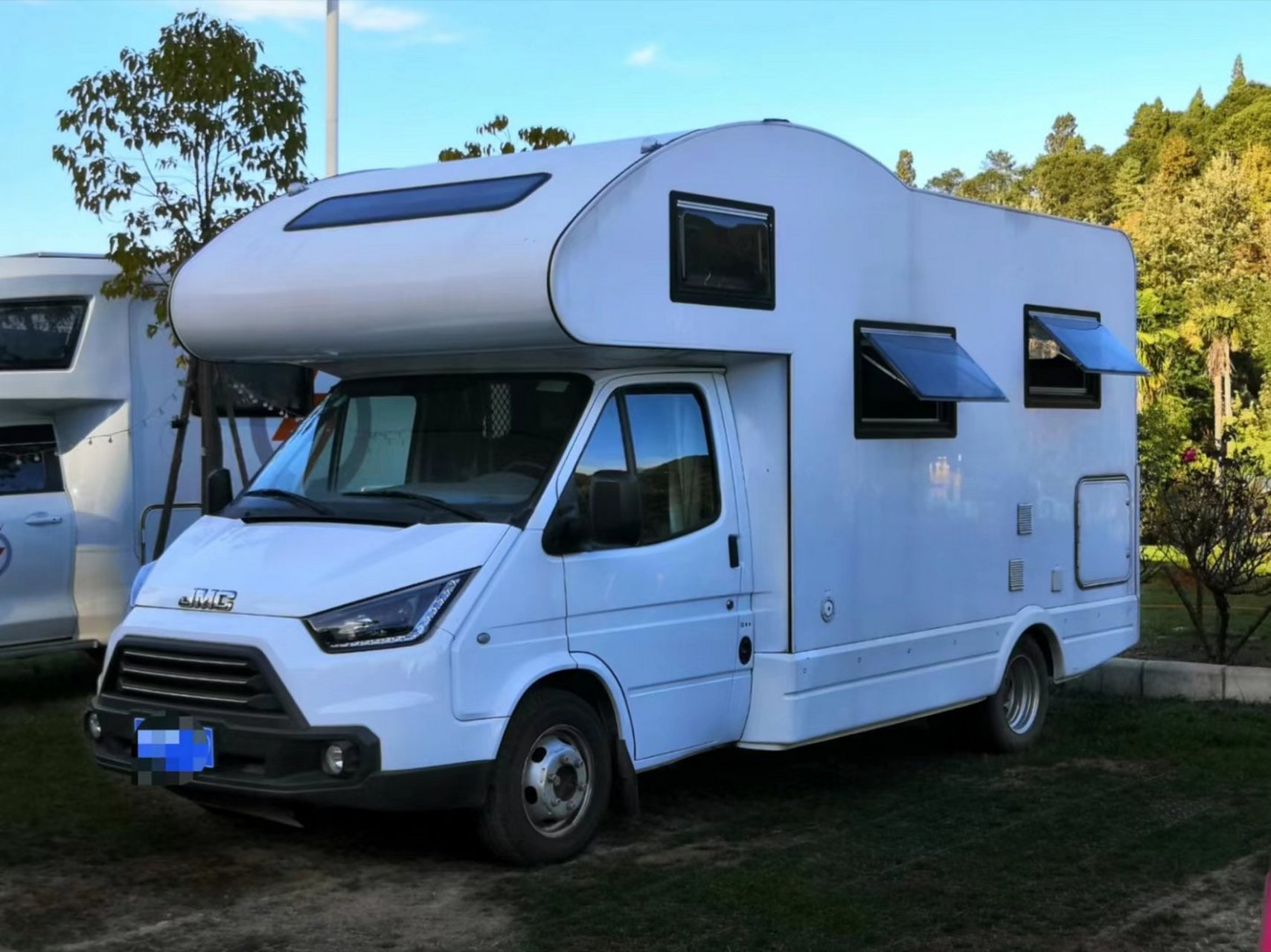 【精品二手房车】 上汽大通v80 长轴高顶b型房车 2020上牌,3万公里,2.