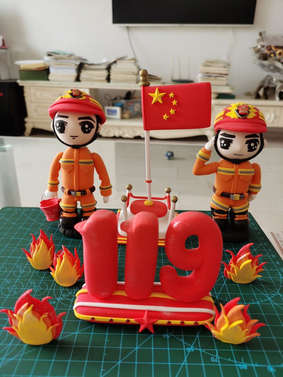 粘土消防员,加急精心捏制,感谢您的定制 让这份粘土手工制品带给您