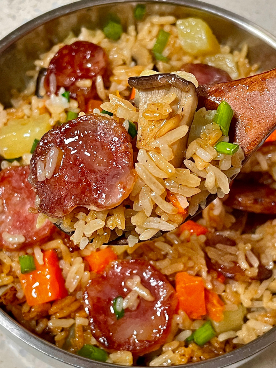 出锅就给香迷糊的香肠土豆焖饭 土豆软糯腊肠香甜加上粒粒分明的米饭