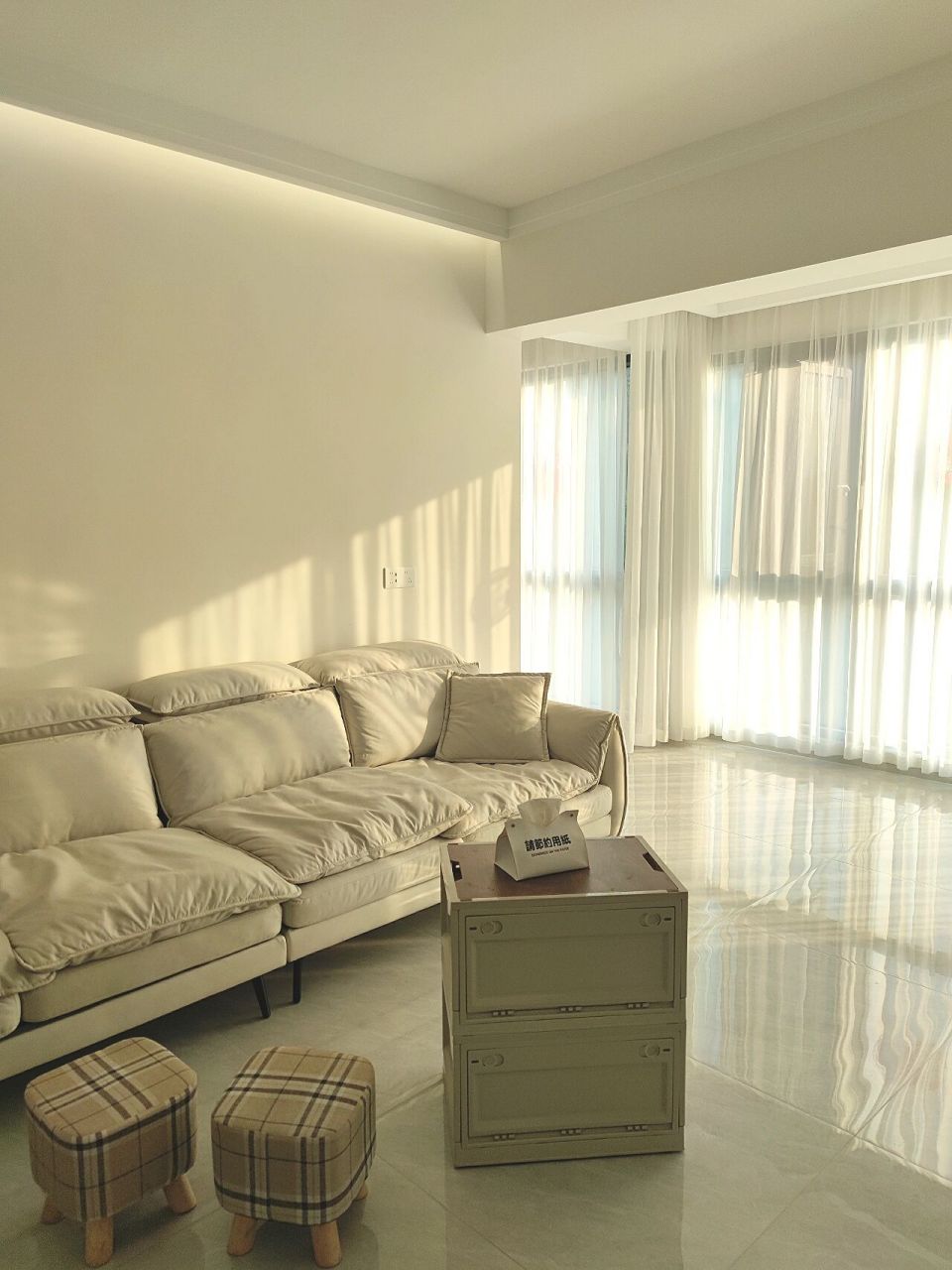 给买到西晒房的人一个不后悔的理由 阳光晒进来真的太美了 我家是西南