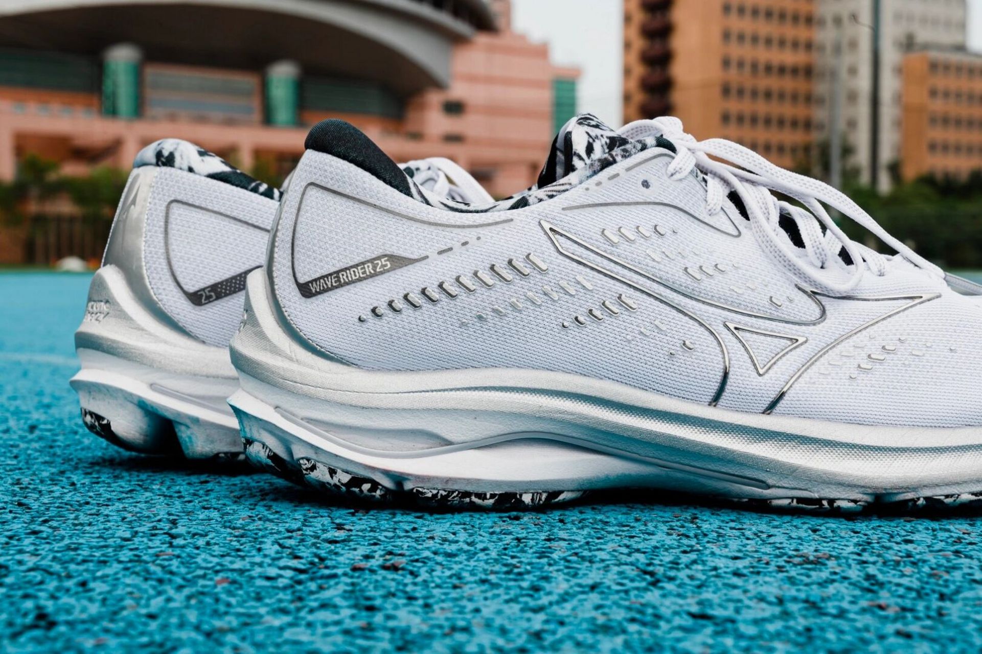 美津浓wave rider稳居跑圈「大v」c位!