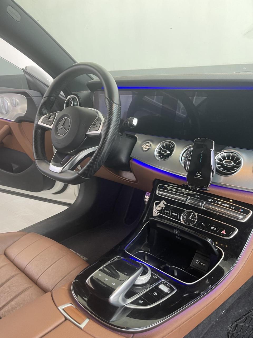 奔驰e200轿跑蜻蜓方向盘平板鼠标.