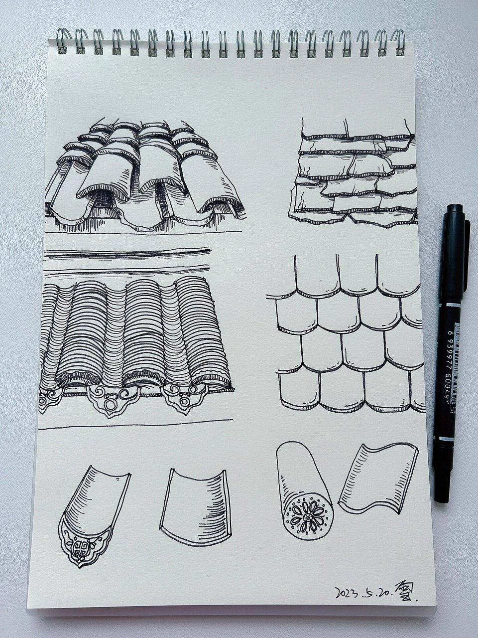 速写|屋檐瓦片 瓦片的款式多种多样,造型各异,具有独特的艺术之美