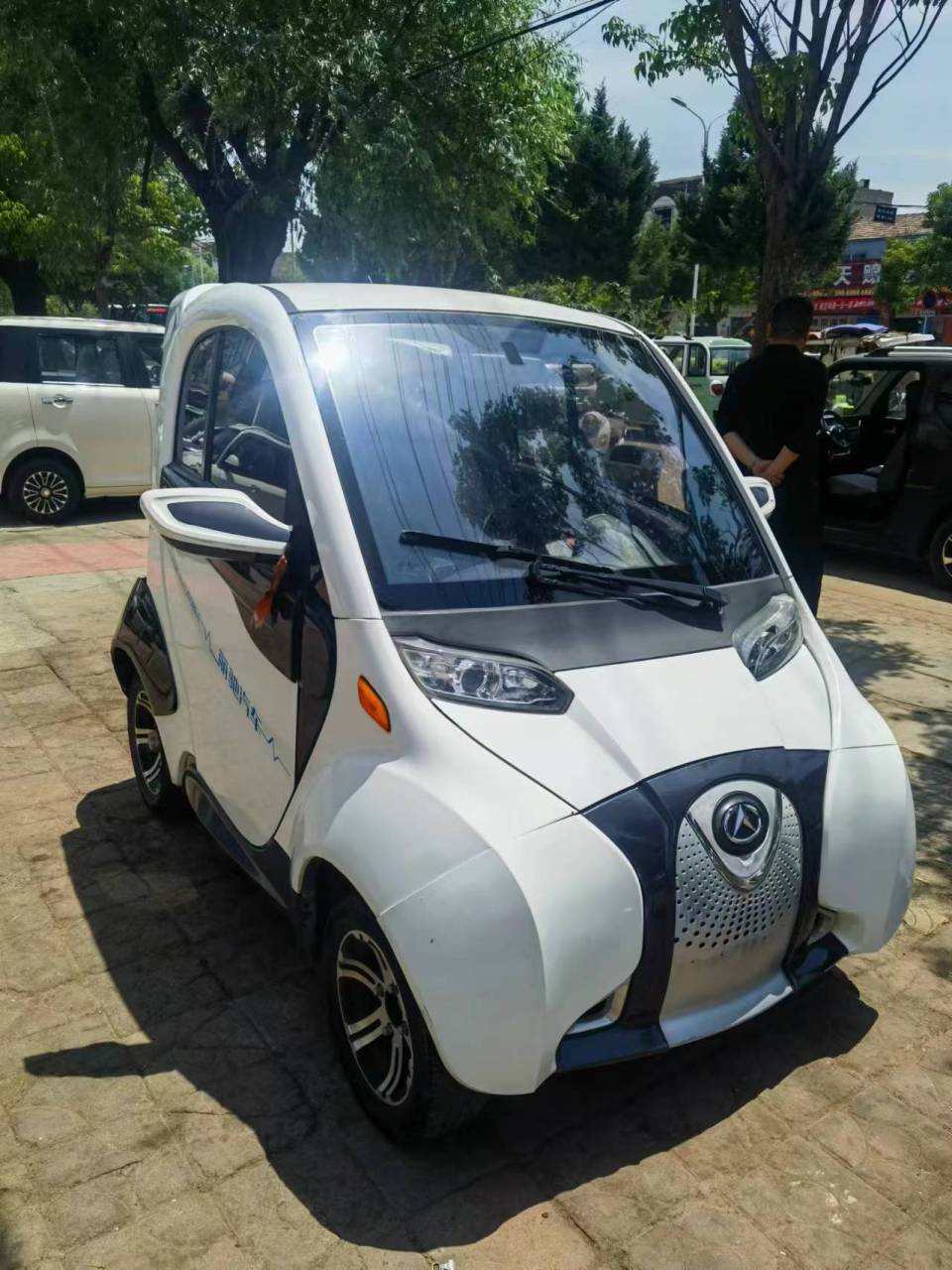 客户置换,丽驰a01,冷暖空调双助力两门两座,新车两万多,现在只要几千