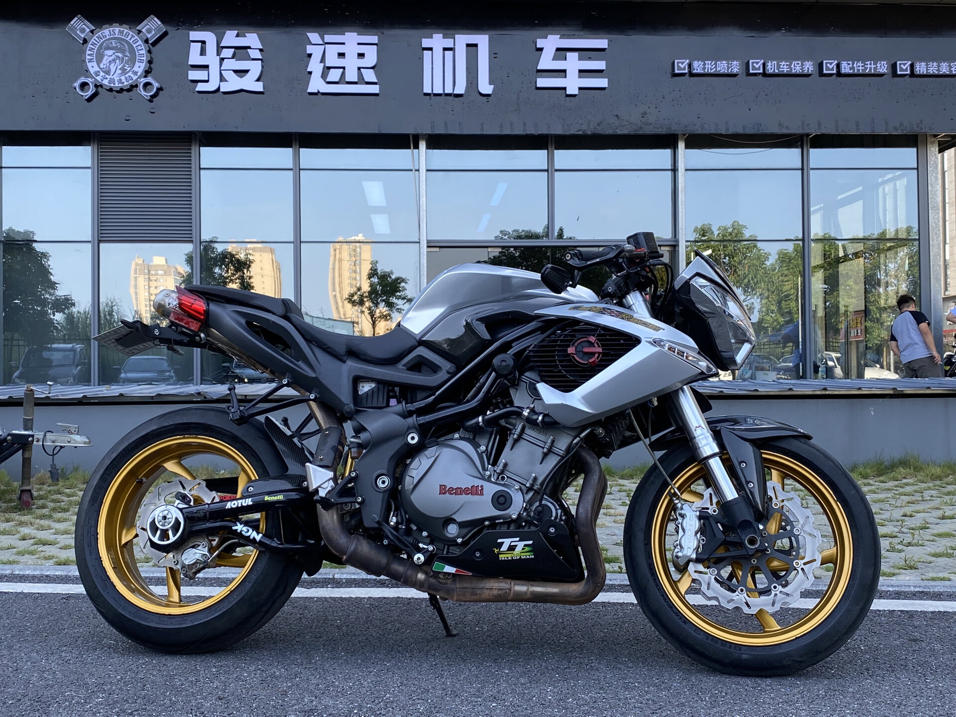 贝纳利tnt1130 【大贸车型】 【上牌时间】19年6月 【行驶里程】14000