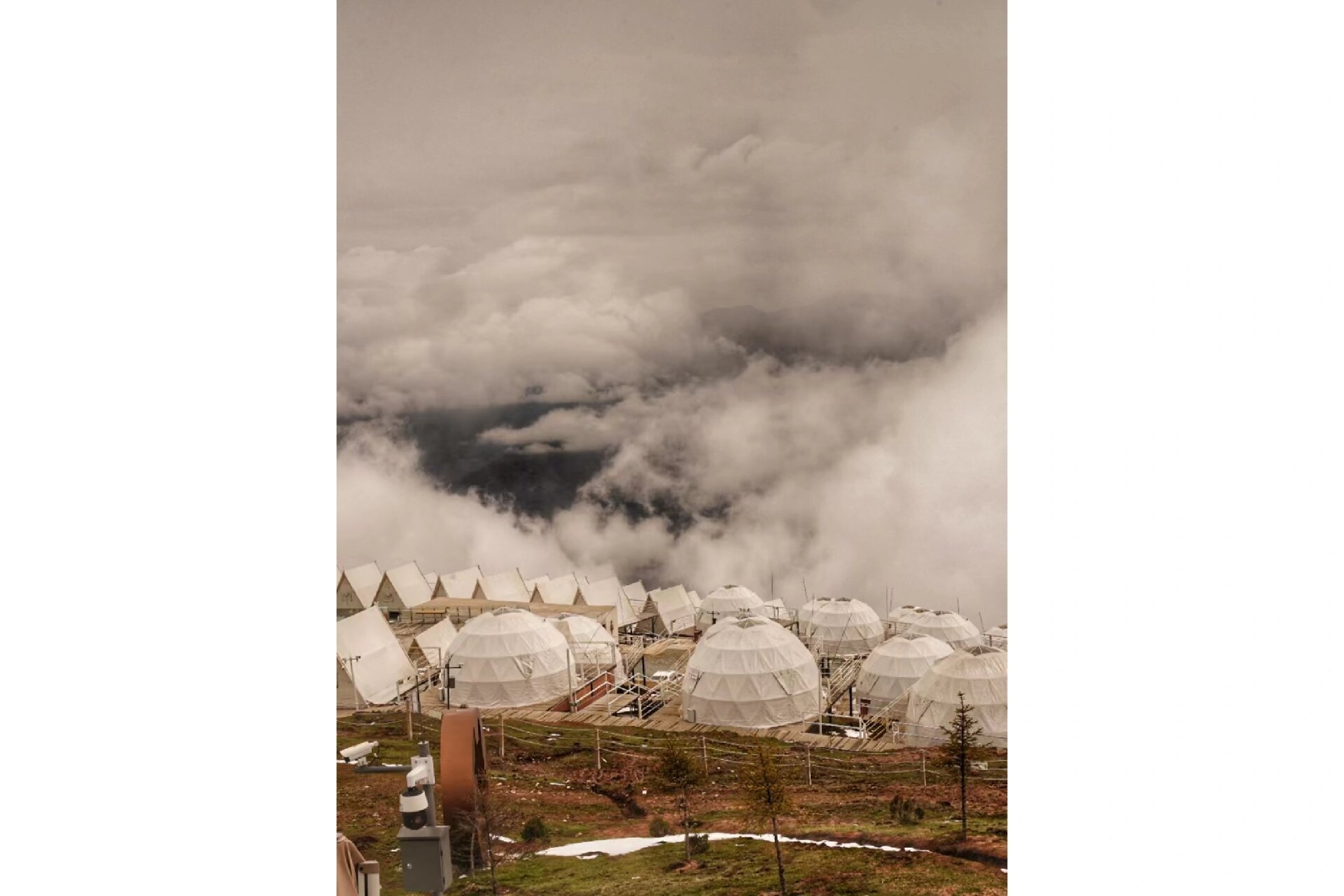 牛背山露营观景:云海面具下的贡嘎雪山 牛背山-星辰营地(海拔3666)