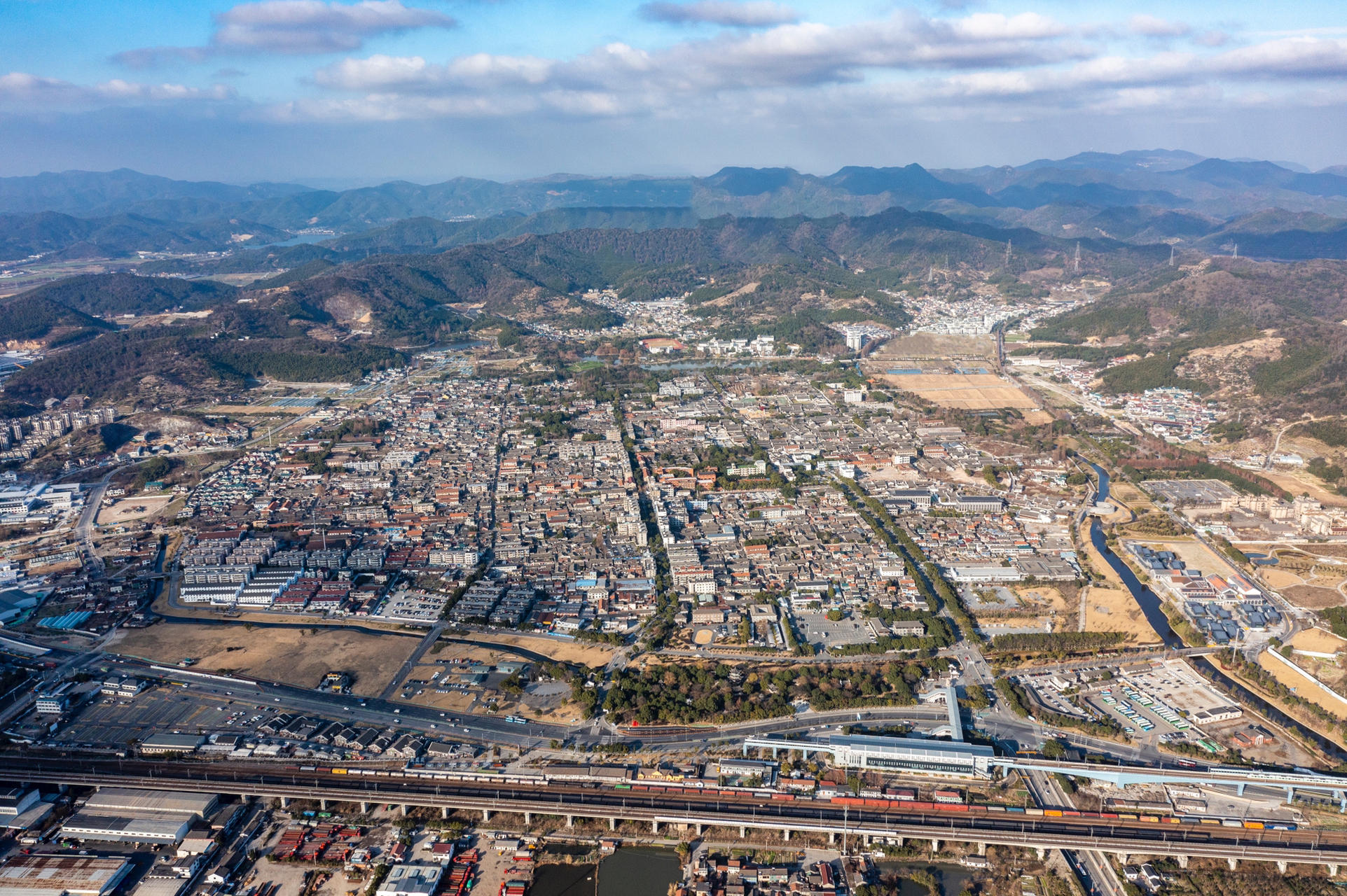 航拍|慈城古县城 这里是慈城古县城 它被誉为"江南第一古县城" 背山面