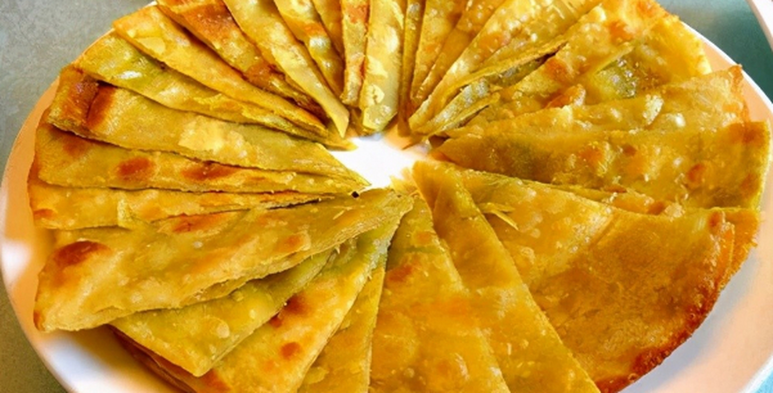 狗浇尿色泽金黄,香味诱人,吃起来柔软香甜,十分受人喜爱.