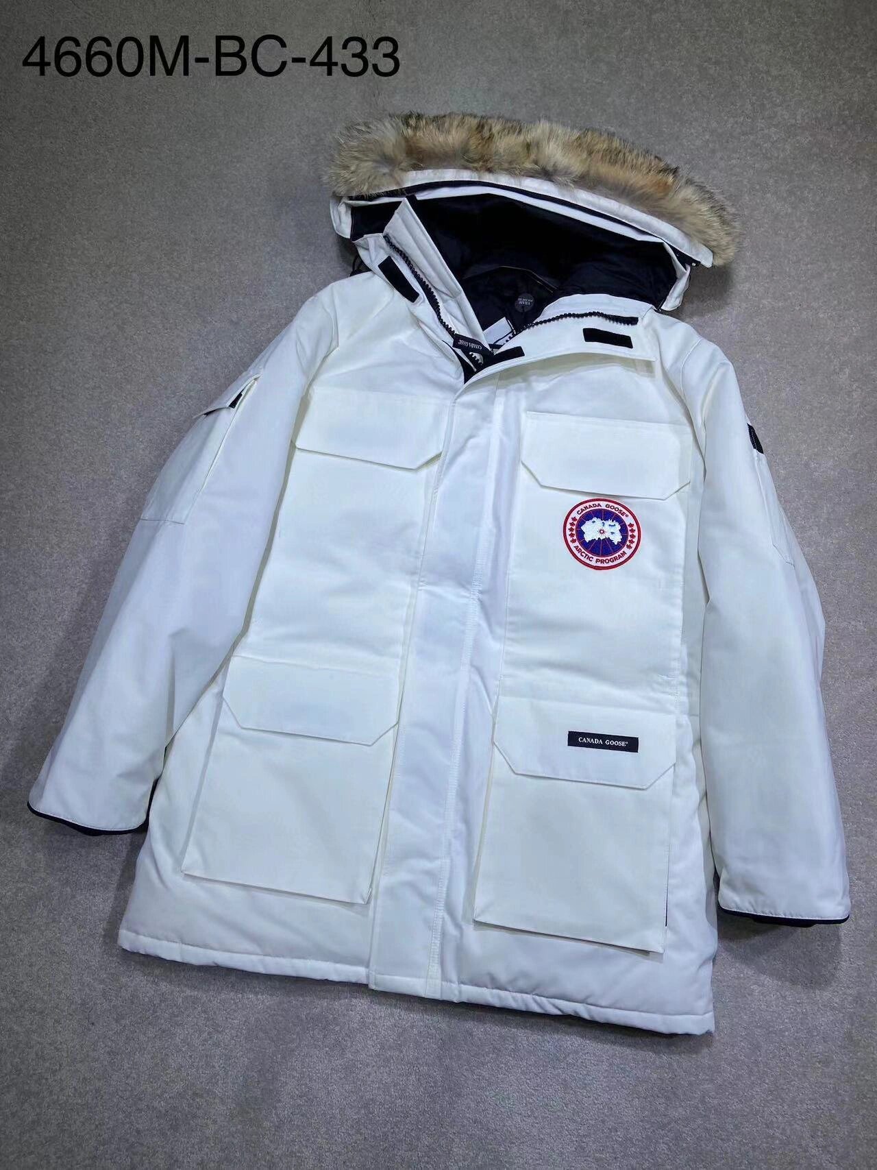 囤件大鹅过冬太有必要了 远征系列是加拿大鹅羽绒服中最经典的 这款