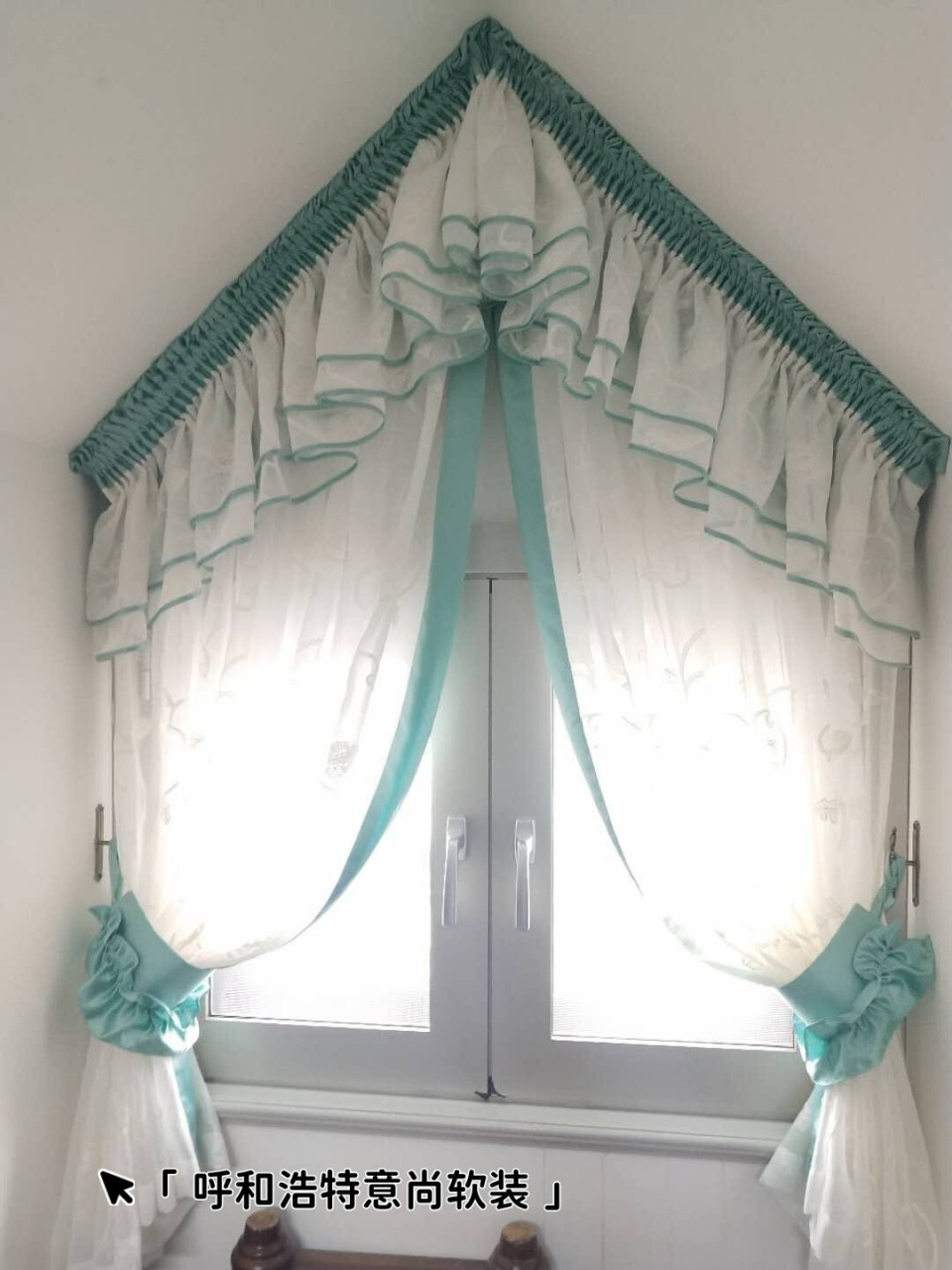 阁楼 斜屋顶 三角窗 窗帘合集 在高楼林立的城市里,每个楼盘的户型不