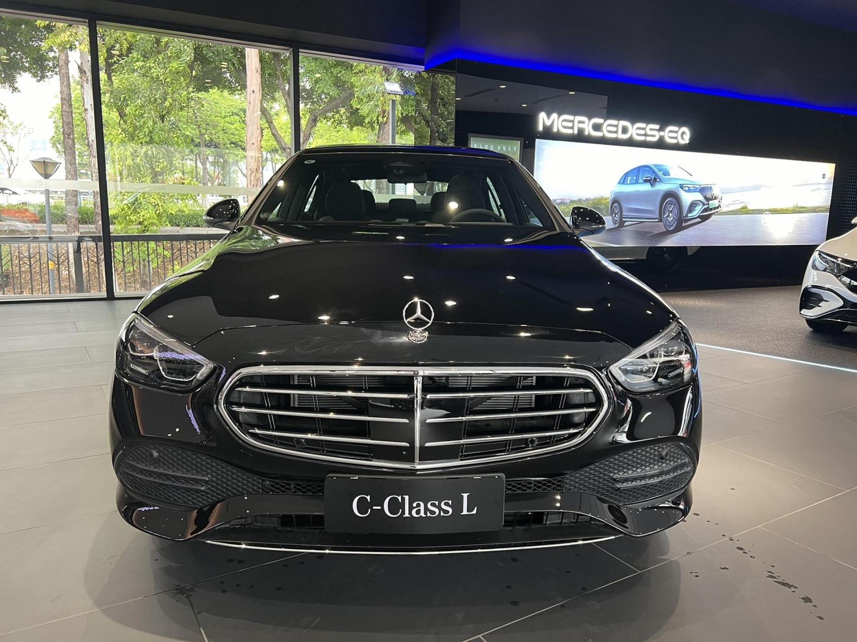 奔驰c260l立标黑色.