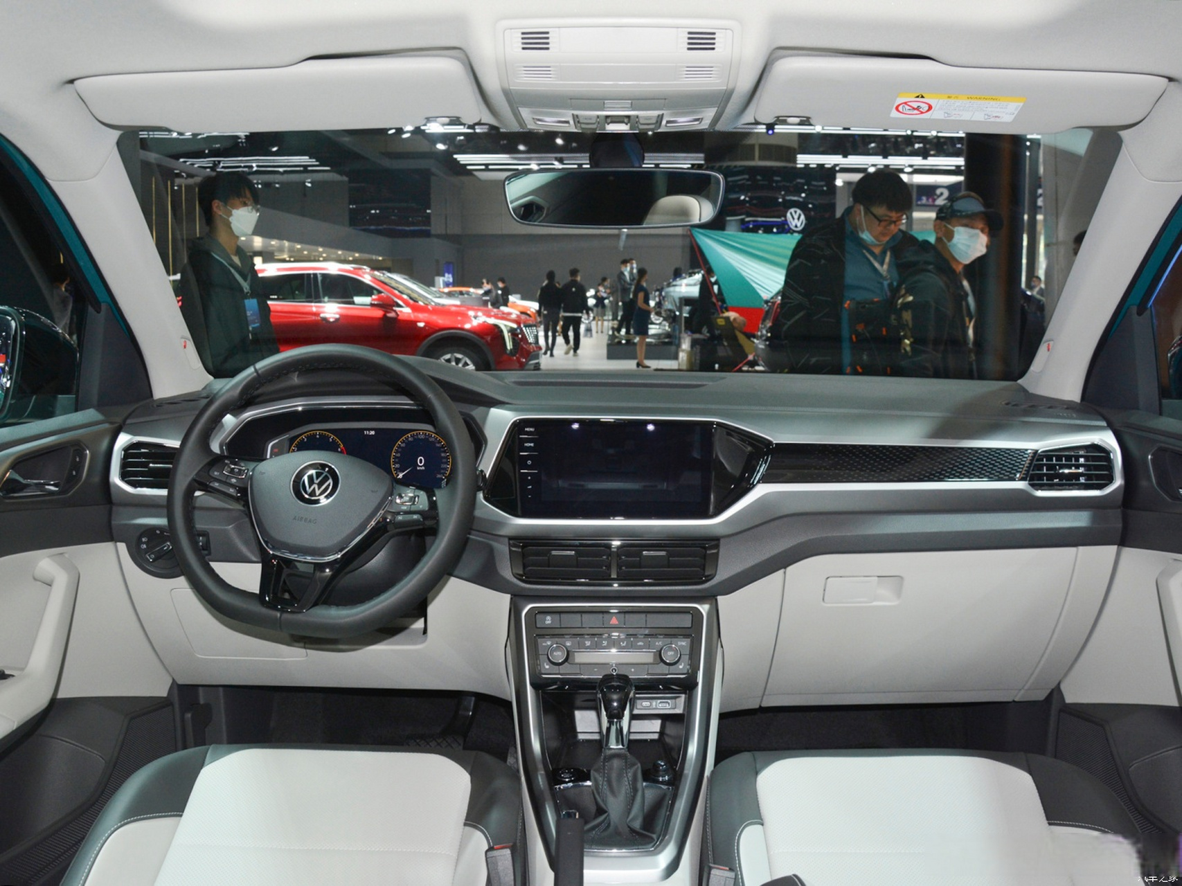 2023款上汽大众途铠300tsi上市,售价14.99万元-16.19万元.升级1.