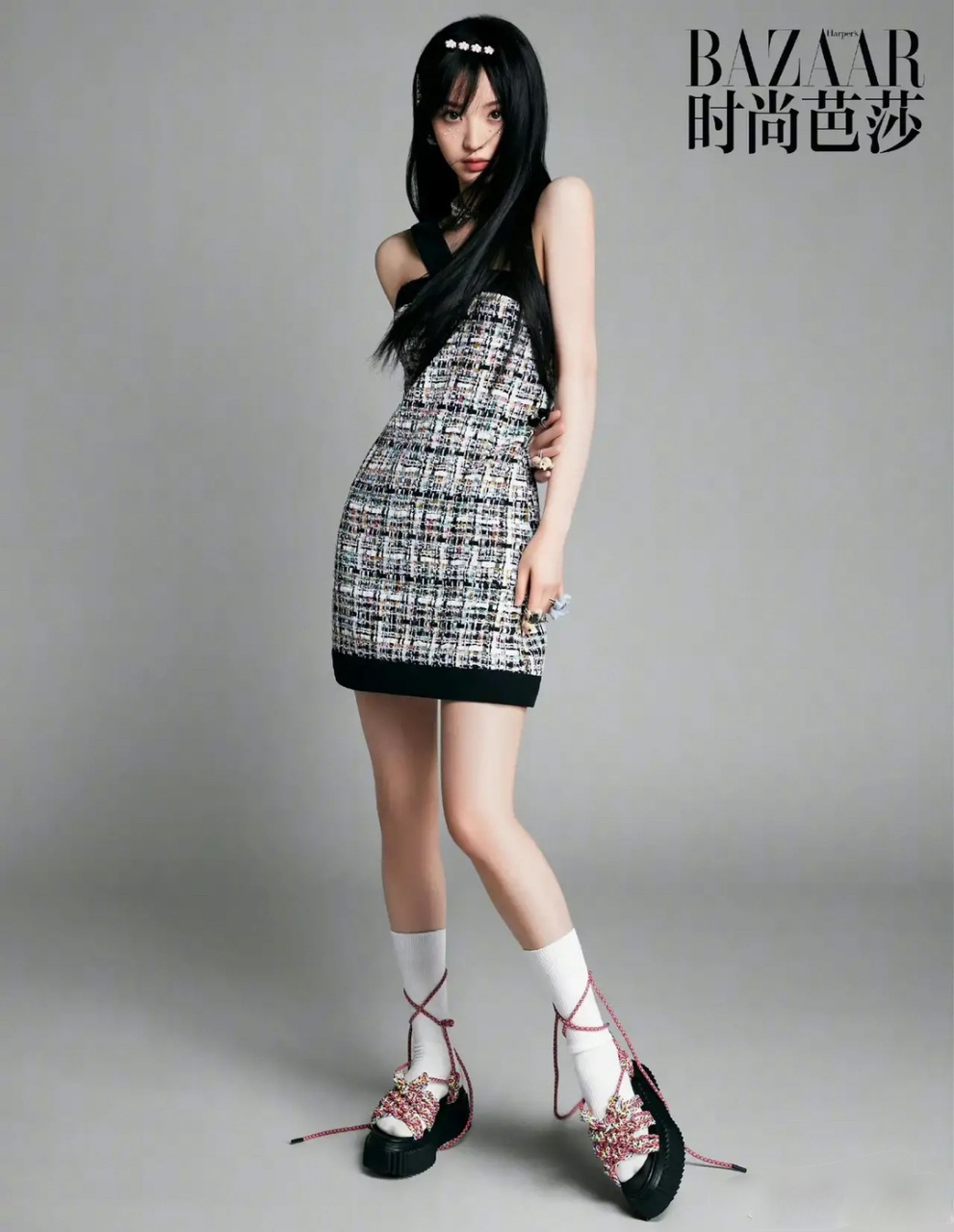 田曦薇时尚芭莎造型,这优越的大长腿和身材曲线,太甜太美了吧