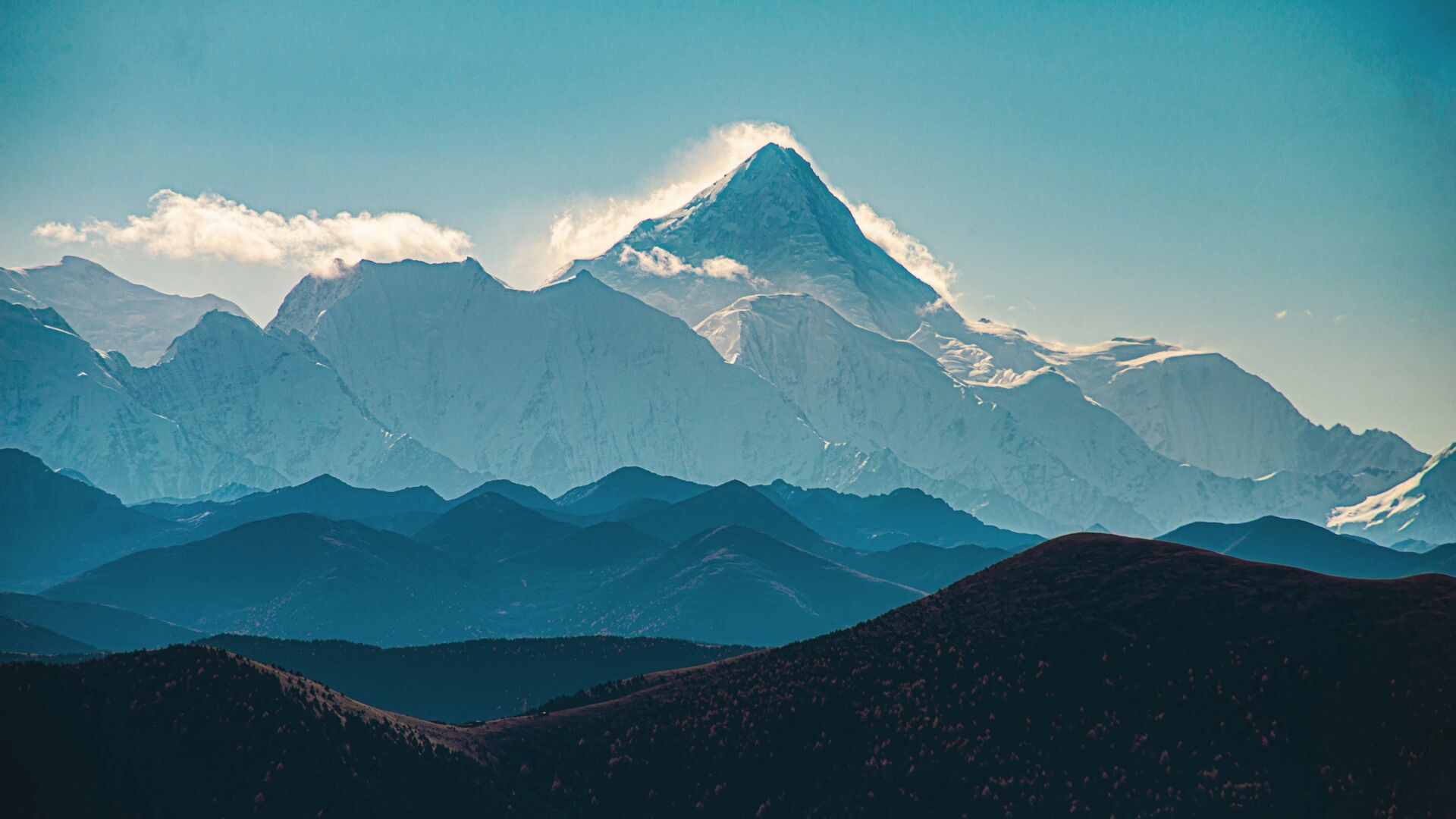 离贡嘎雪山最近观景图片