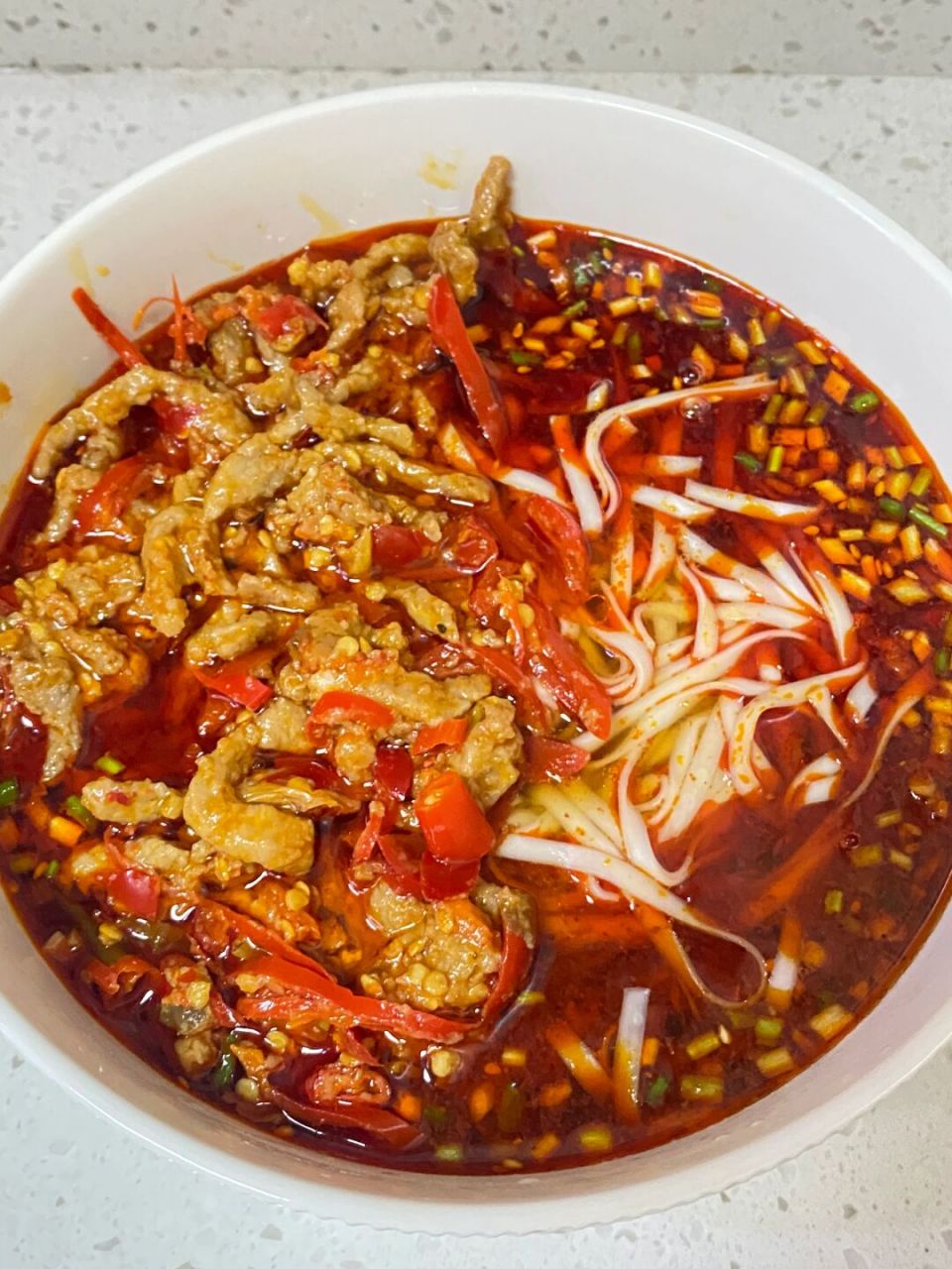 超好吃泡椒肉丝面,简单快手,五分钟搞定,大家赶紧来学,这样的肉丝面我