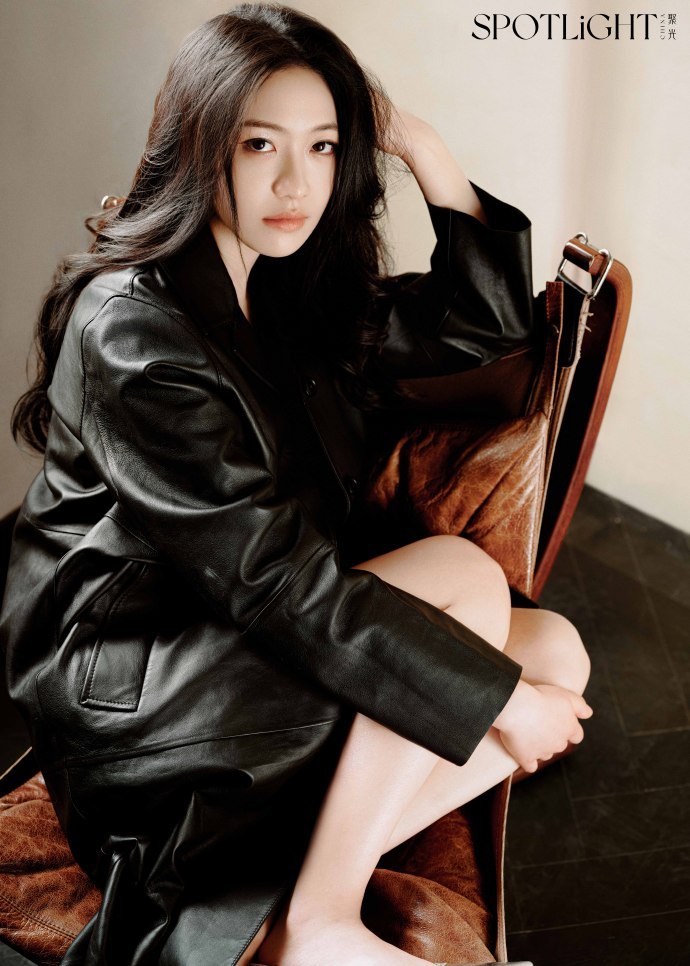 向涵之沐春之语大片#向涵之向涵之 绿色短袖毛衣搭配灰色背心元气