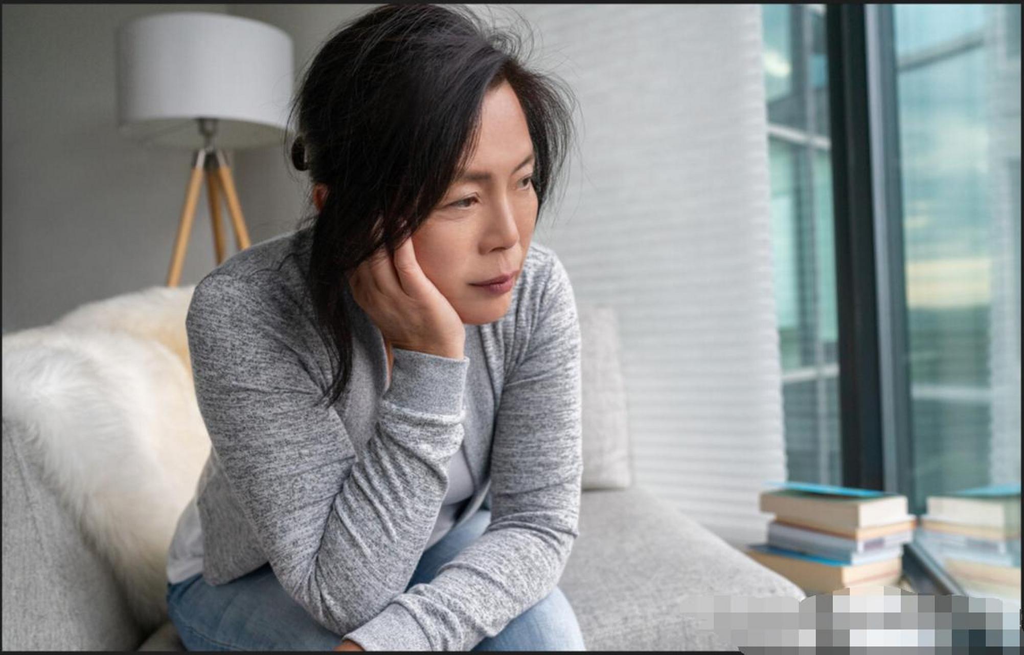 43岁中年女人的悲哀:上有老下有小,老公却在外面风流快活 上有父母在