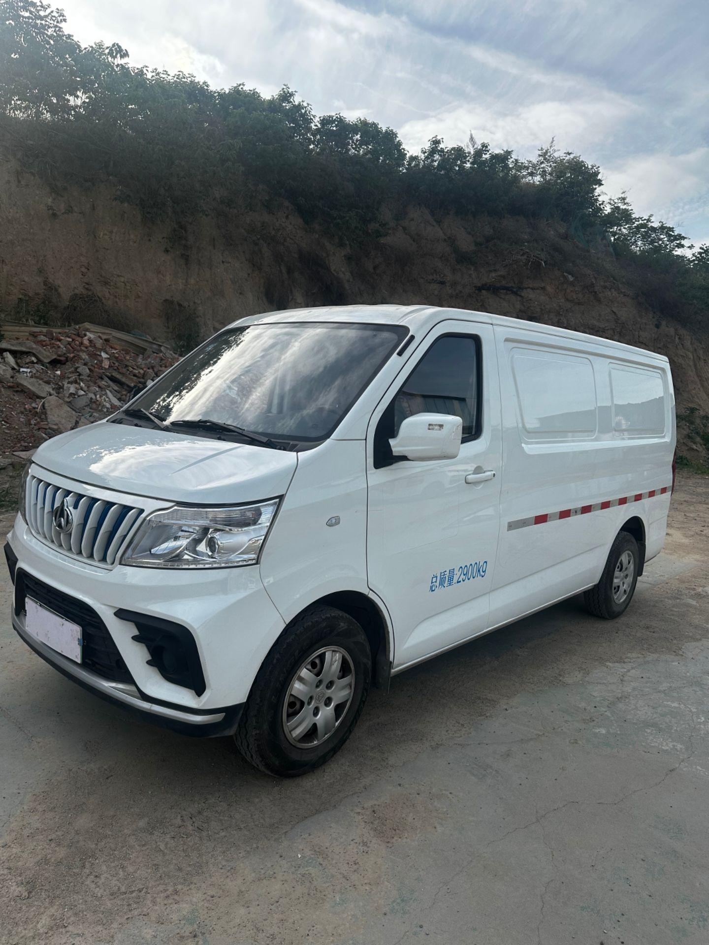 长安睿行m80高顶对开门