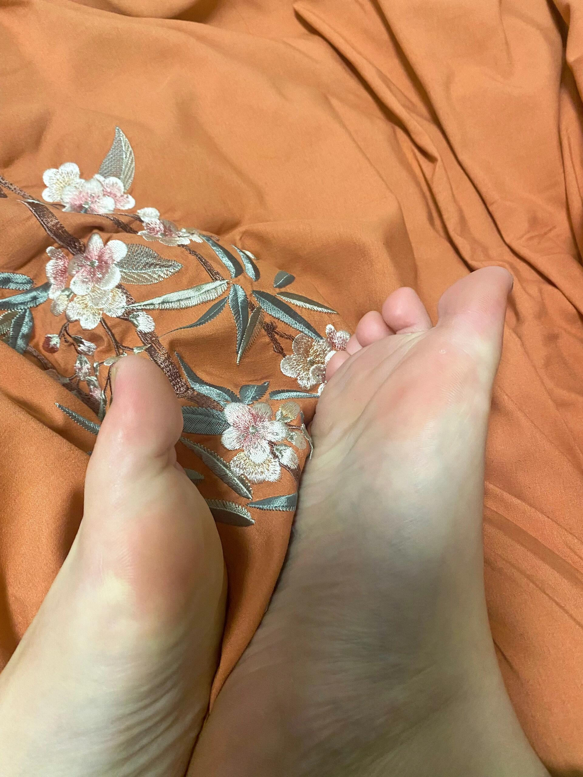 脚底板黄泡脚真的可以