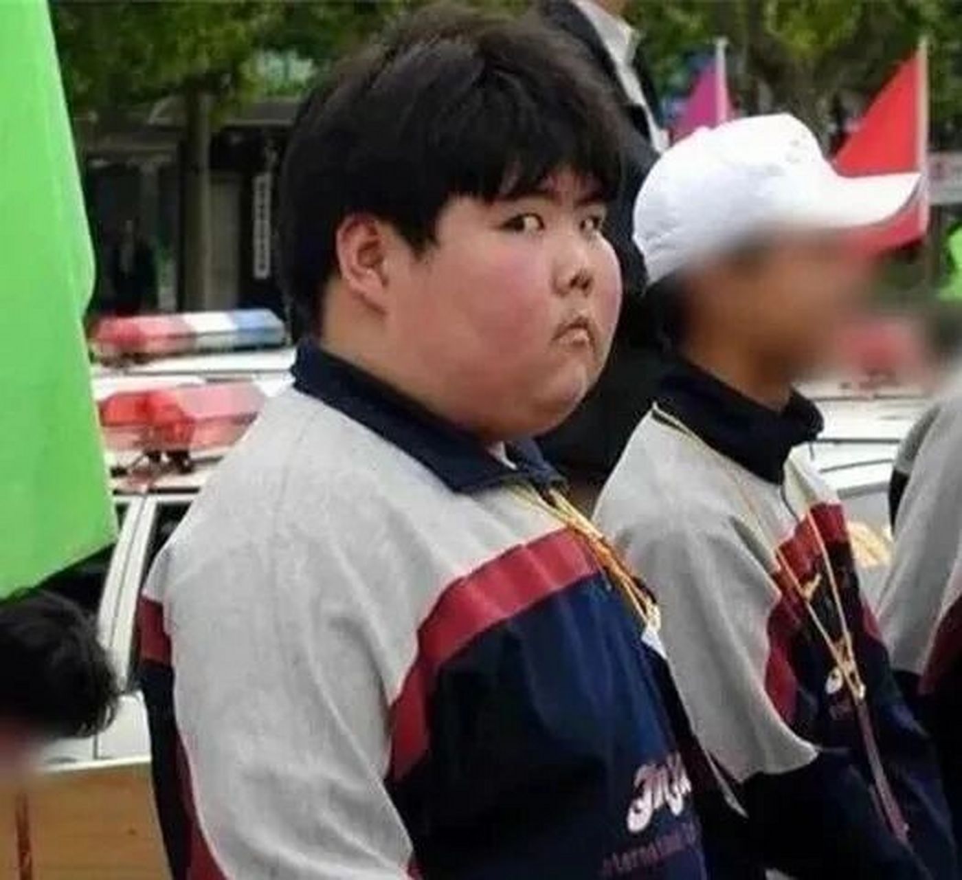 没错,这个照片出现于2003年,照片的主人公"小胖"也成了初代网红.