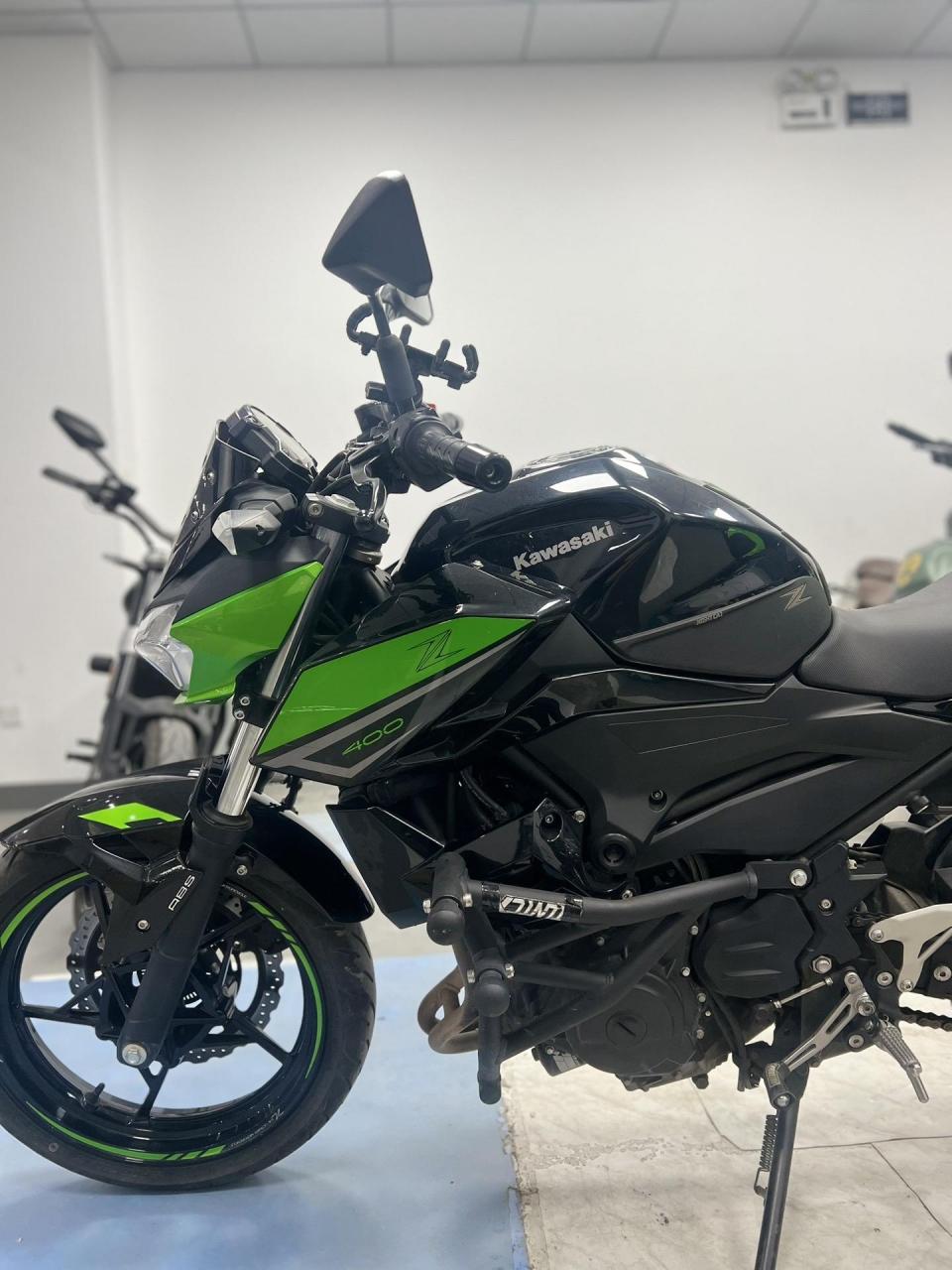 最新拿下22款川崎z400 过户一次8千公里 无倒无摔 加装斯当克司竞技护