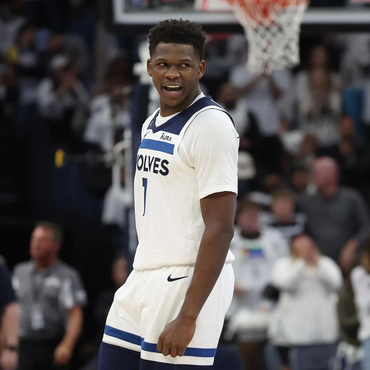 安东尼·爱德华兹谈及他对下赛季的期待:  "我想继续和勇士队对决……