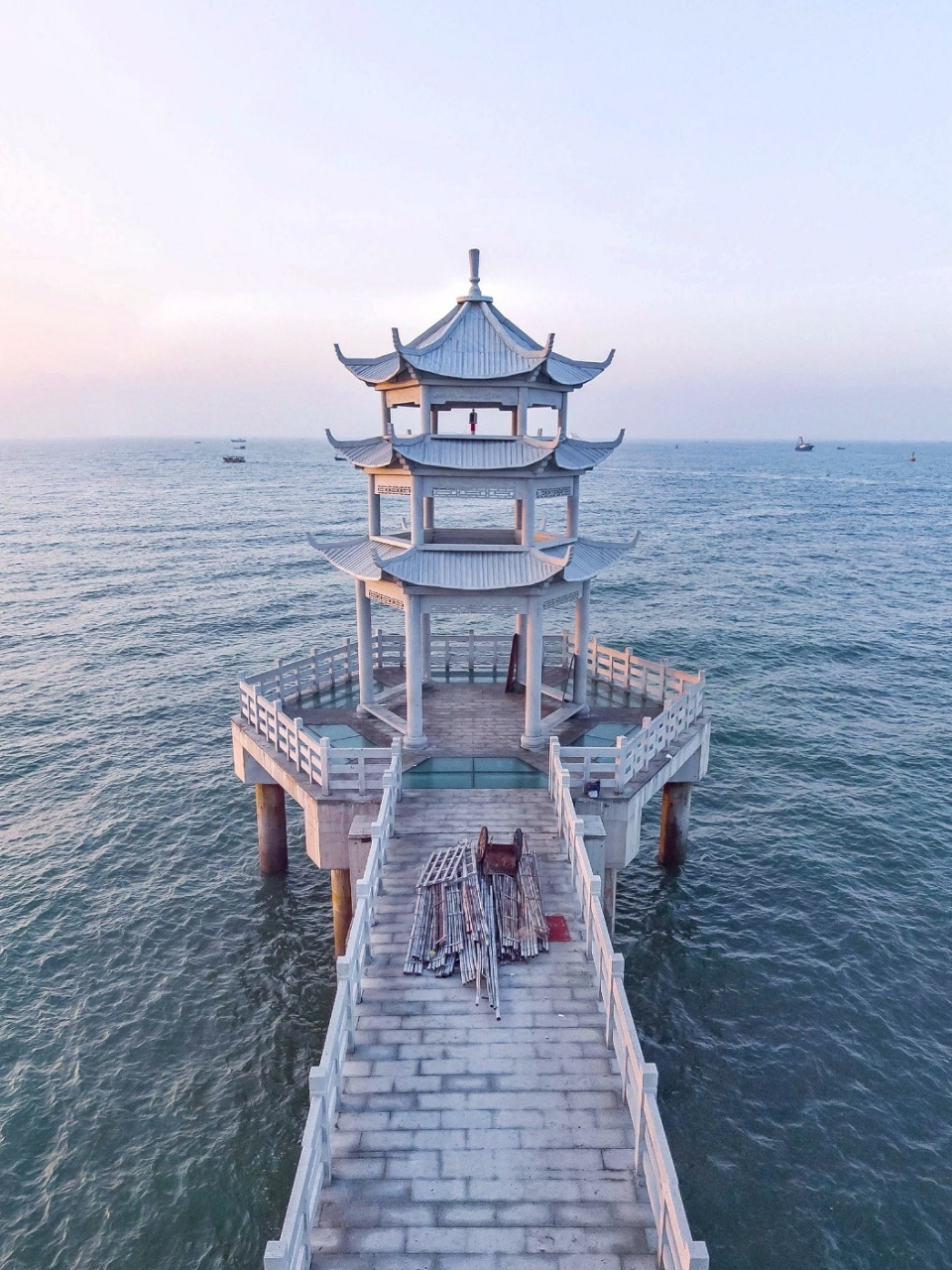 北海银滩观海亭 这个观海亭就在银滩欢乐港湾区最右边那里(参考图5)