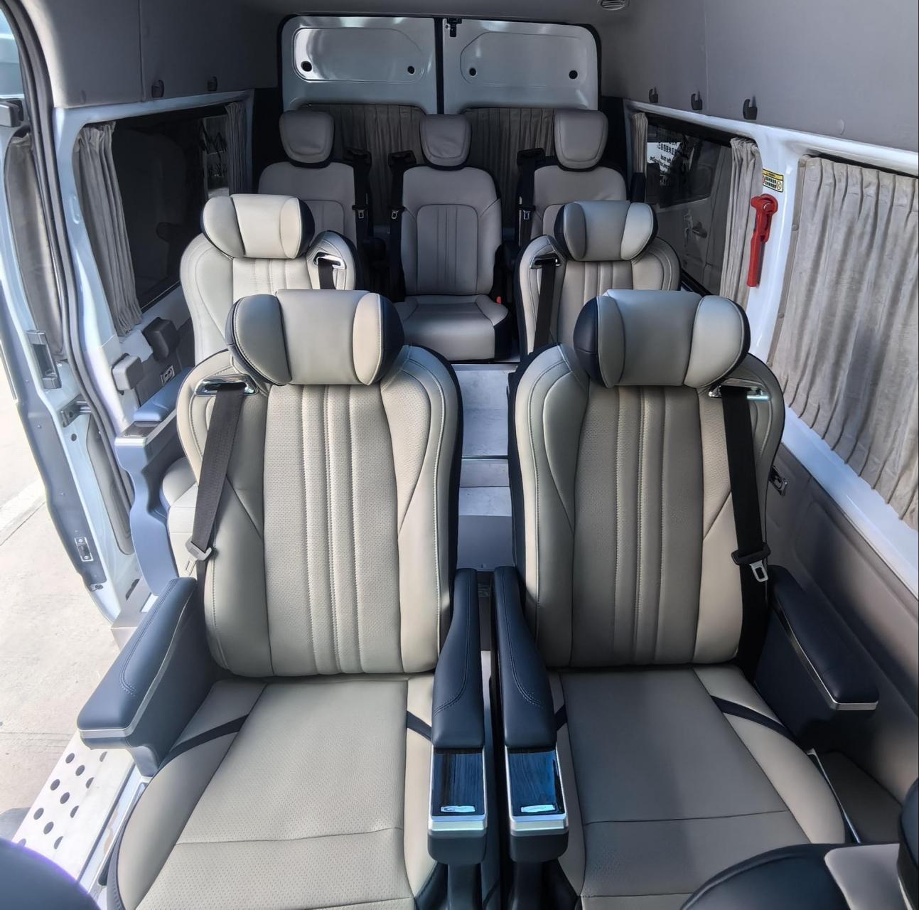 江铃gmc九座豪华保姆车升级成功.