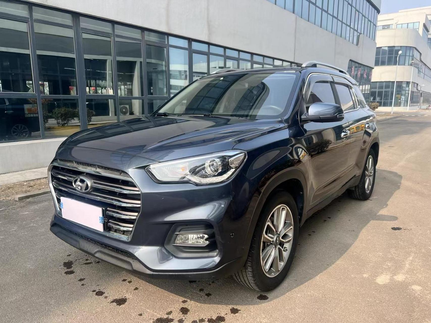 2018年4月份北京现代ix25 2.0l自动挡两驱.畅享版.新车指导价13.99万.