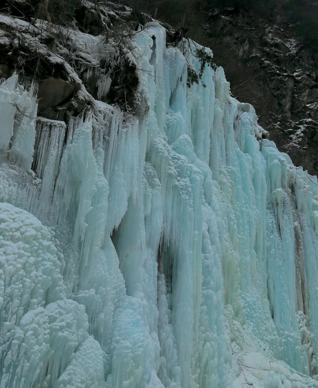 临夏|大墩峡·冬日冰瀑7615梦幻蓝冰 大墩峡位于甘青两省五县的