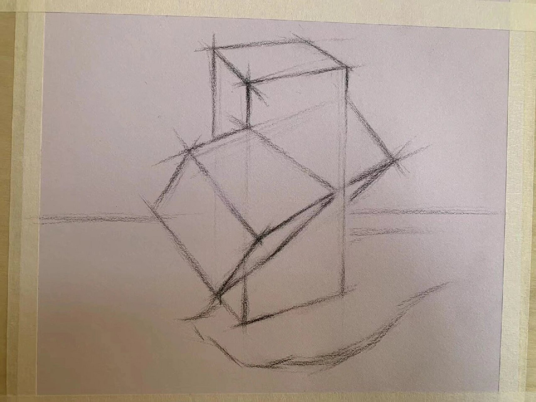 素描基础——十字穿插体 素描十字穿插体,黑白灰块面清晰可见,绘画时