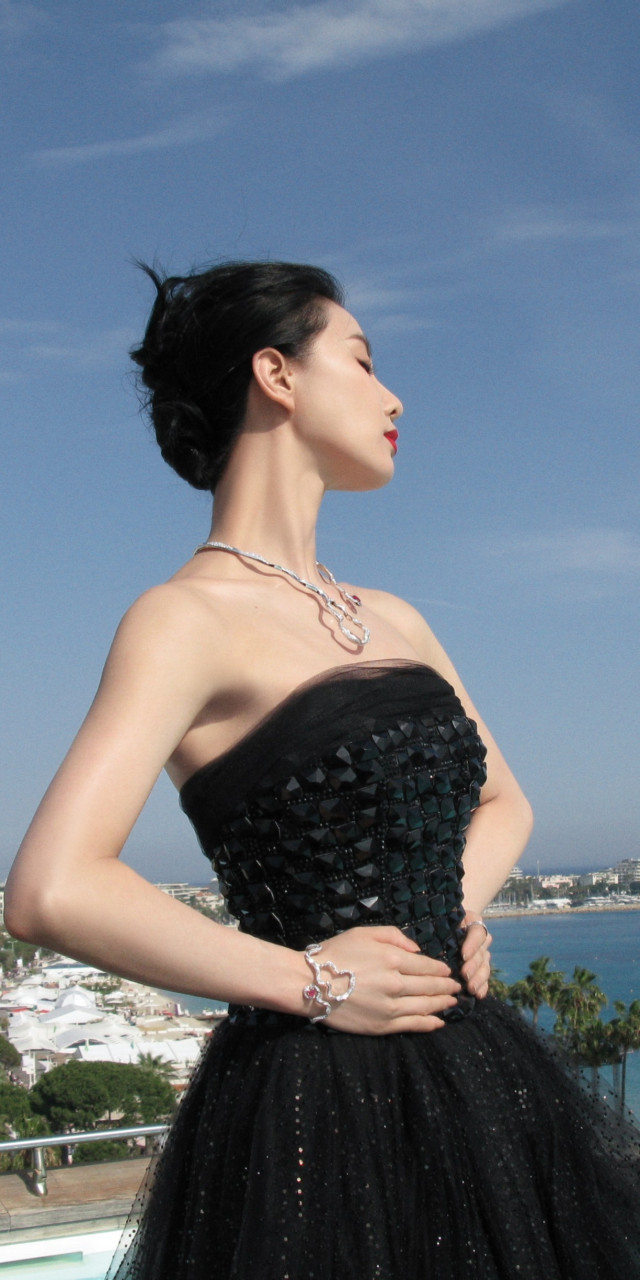 刘诗诗,温柔抹胸裙壁纸组图