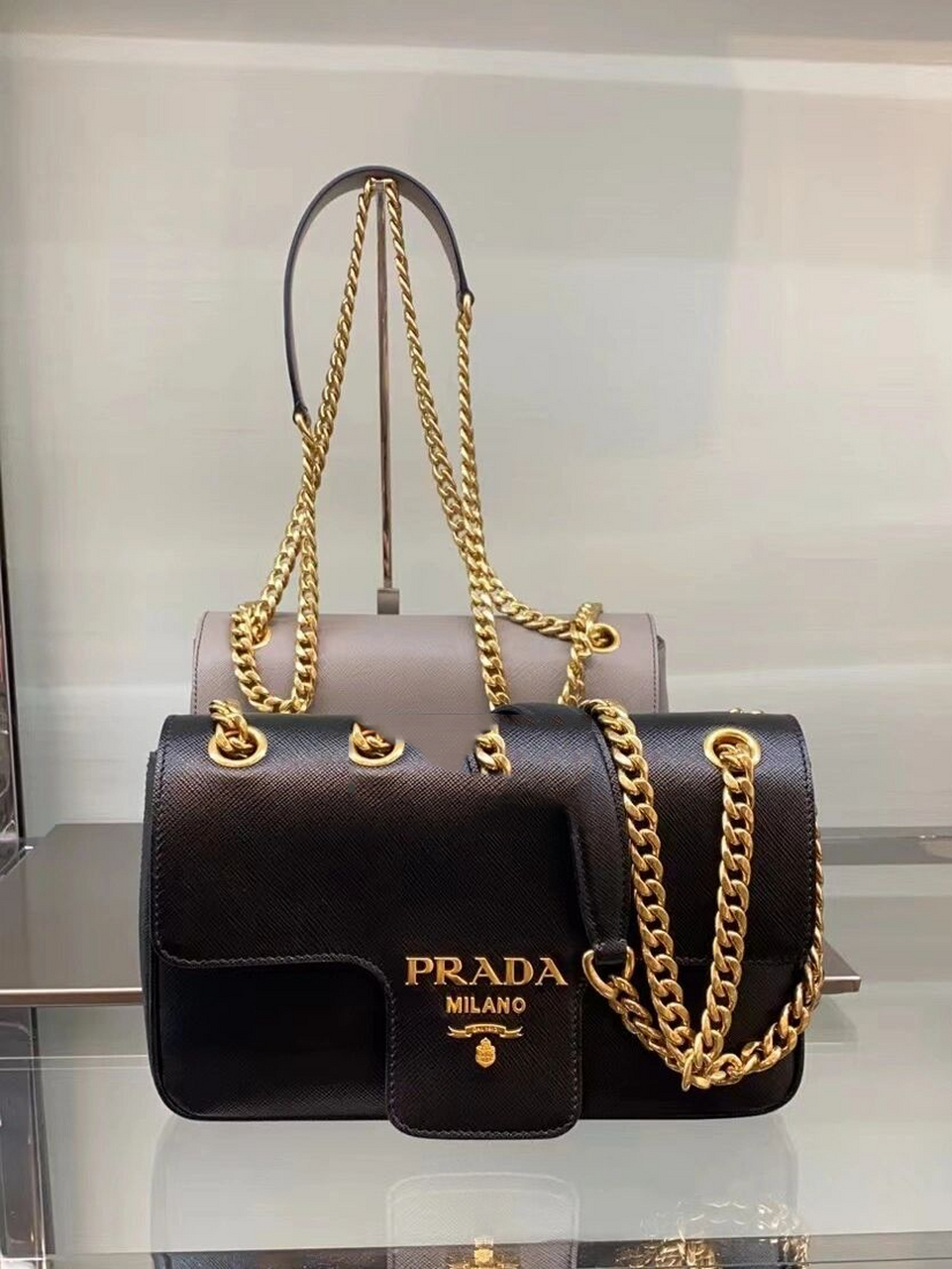 一年四季都能背的prada链条包93 又是一款强烈种草的包 十字纹皮