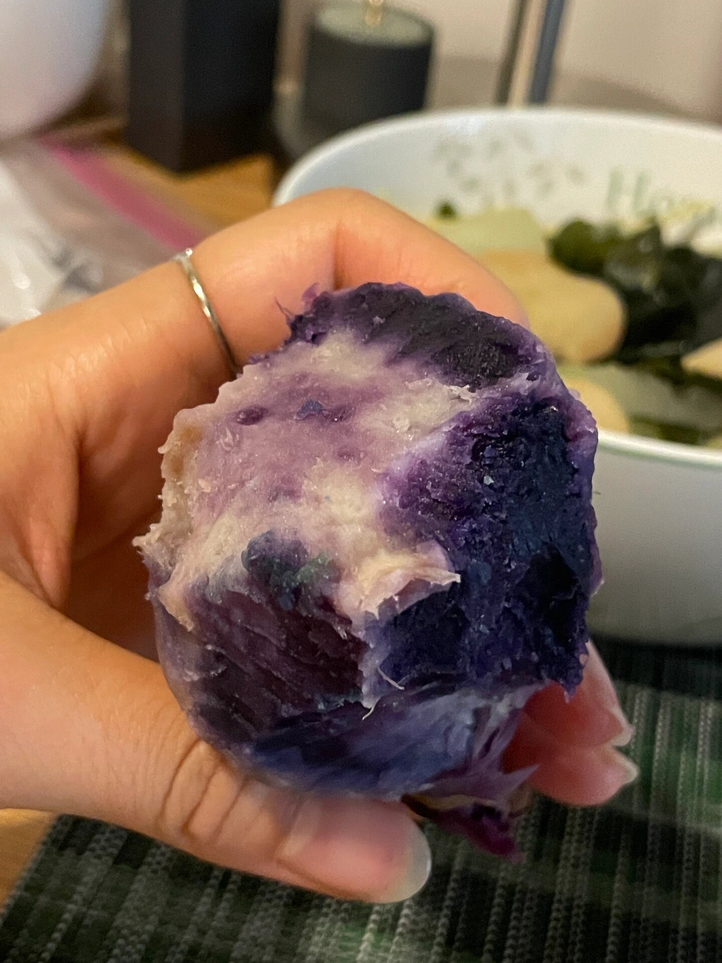 夏威夷白皮紫薯 中间白色脆脆的可以吃吗