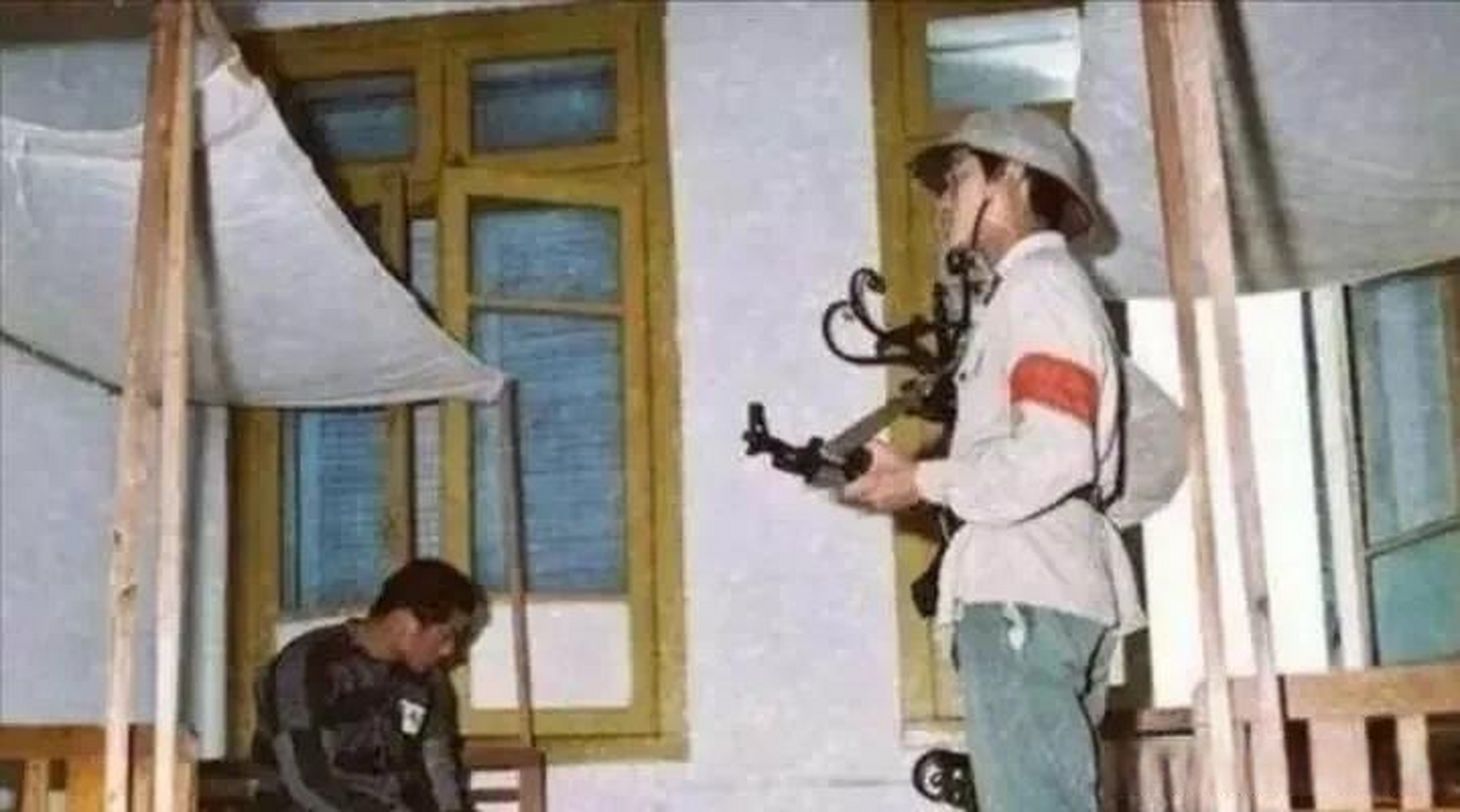 1979年,对越自卫反击战中,448连长冯增敏带着200多人向越军投降,回国