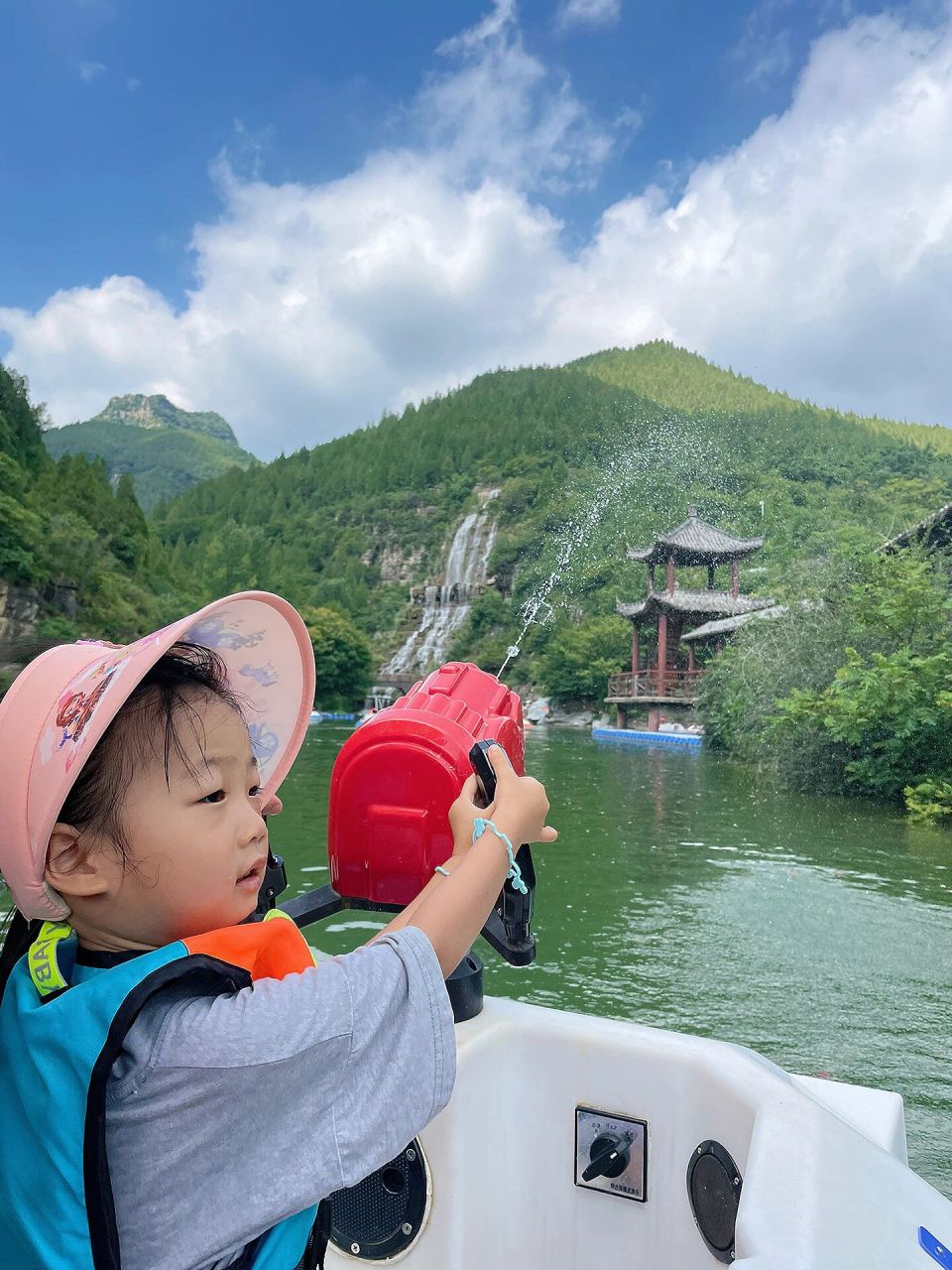 山东青州黄花溪亲子一日游     门票9990一个人,提前一天买  门口